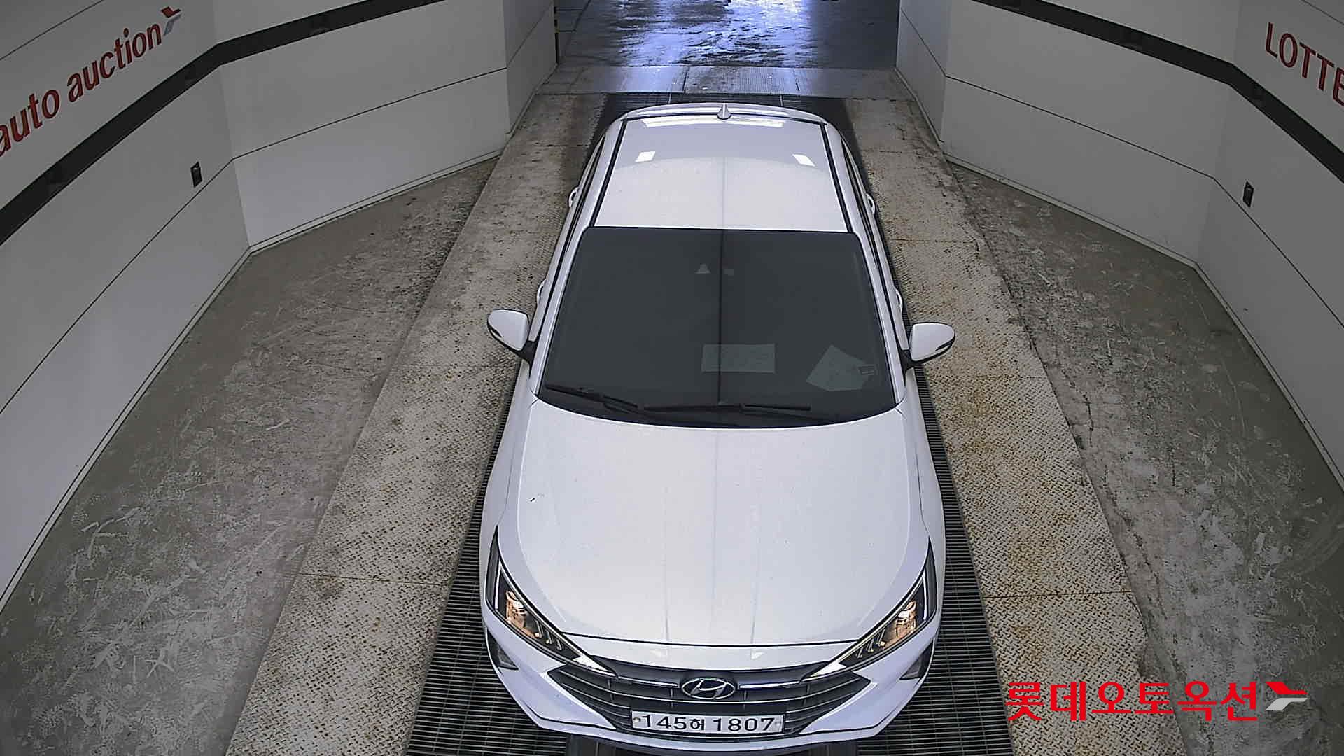 Hyundai Elantra - 7