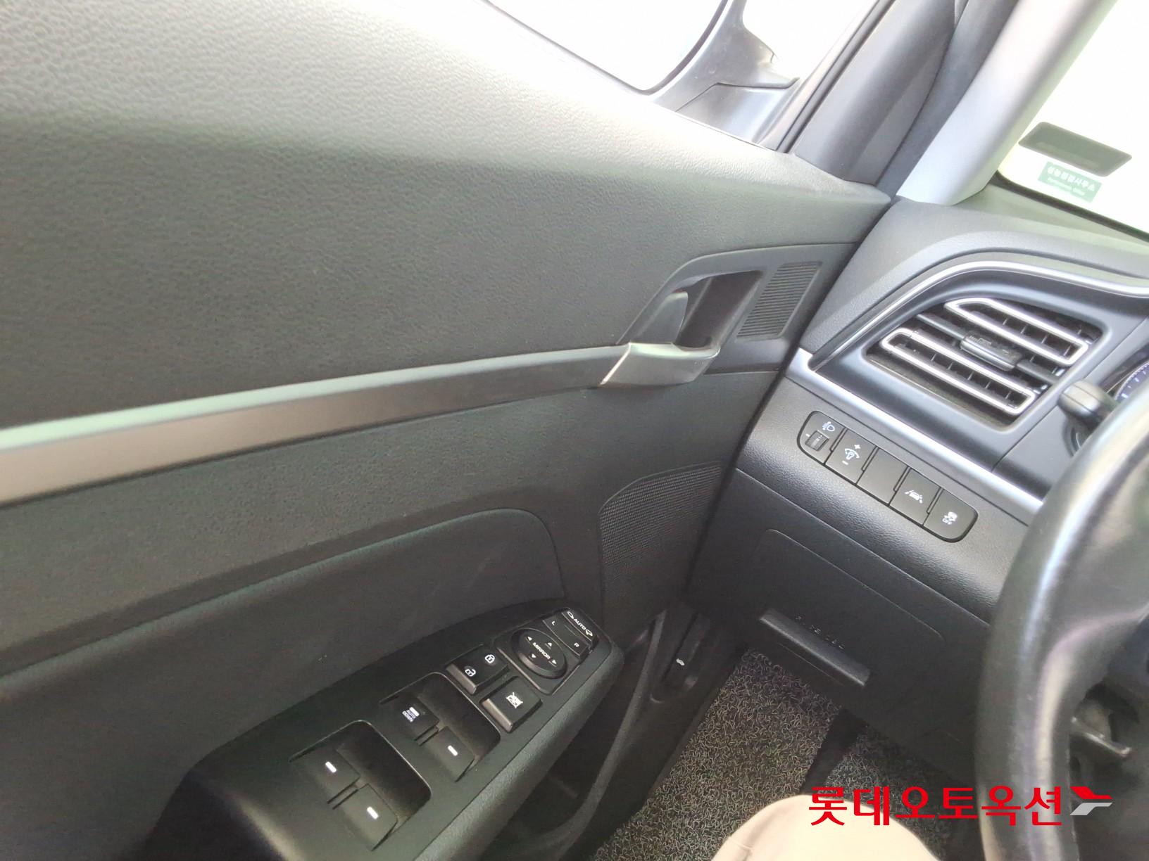 Hyundai Elantra - 29
