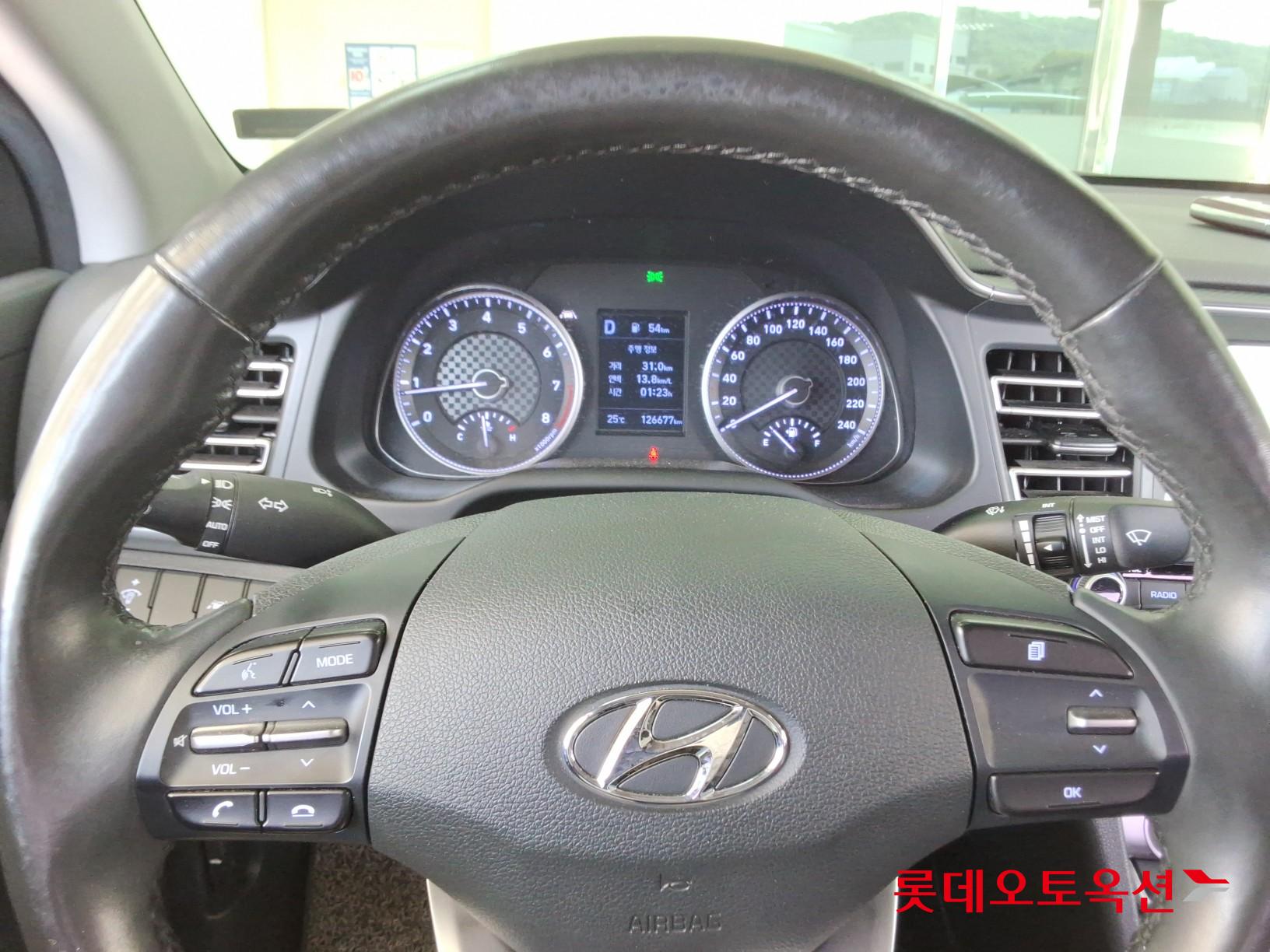 Hyundai Elantra - 30