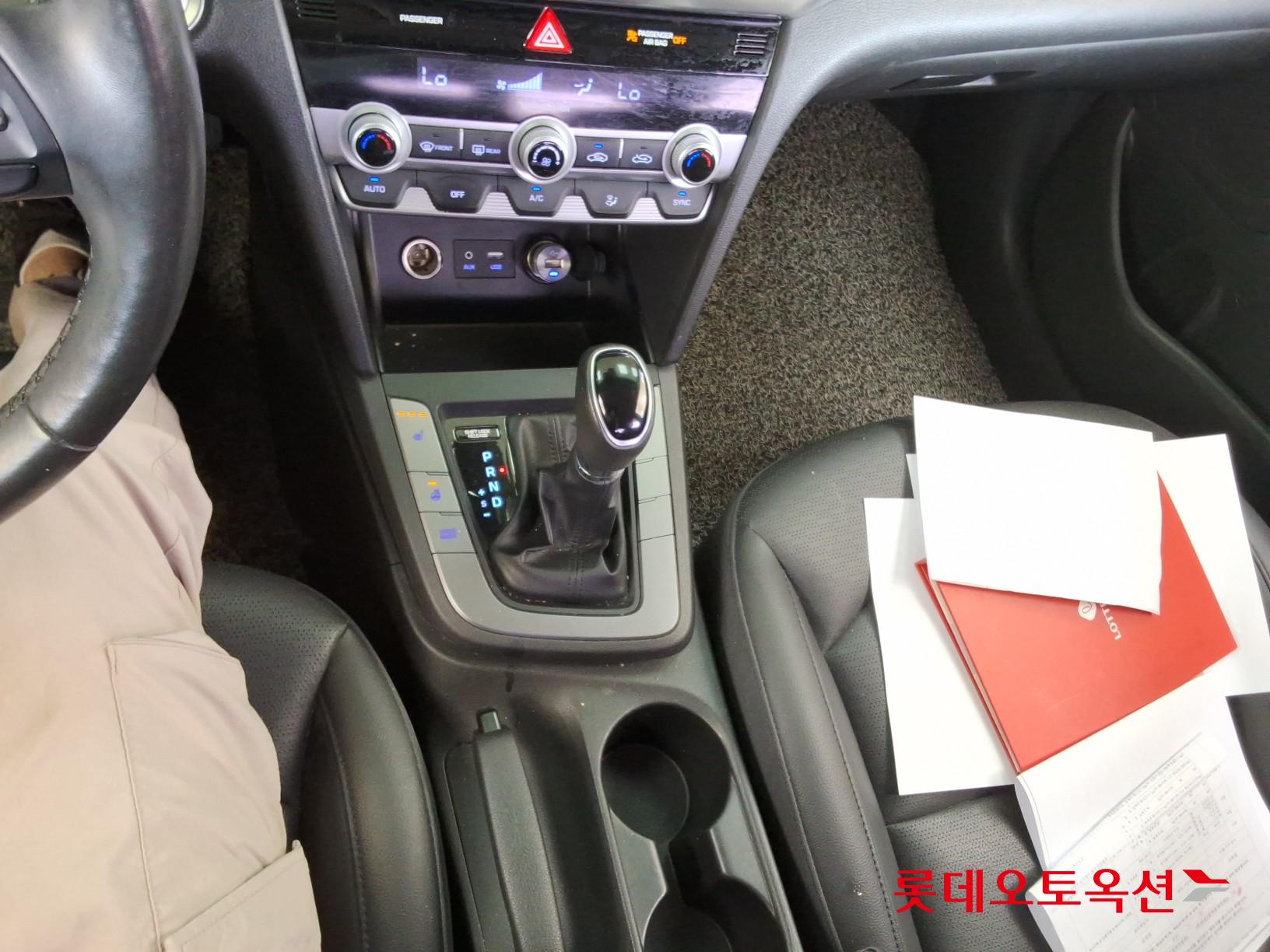 Hyundai Elantra - 34