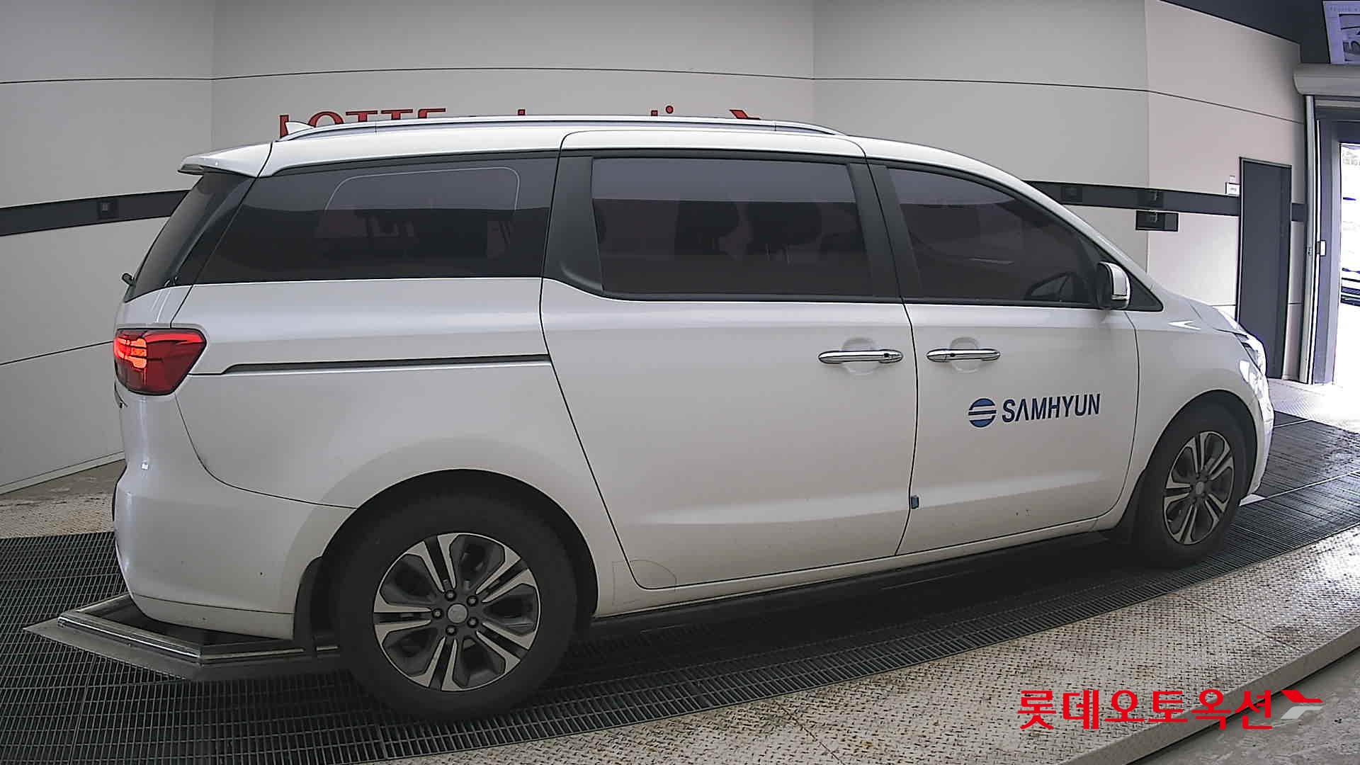 2020 - kia carnival