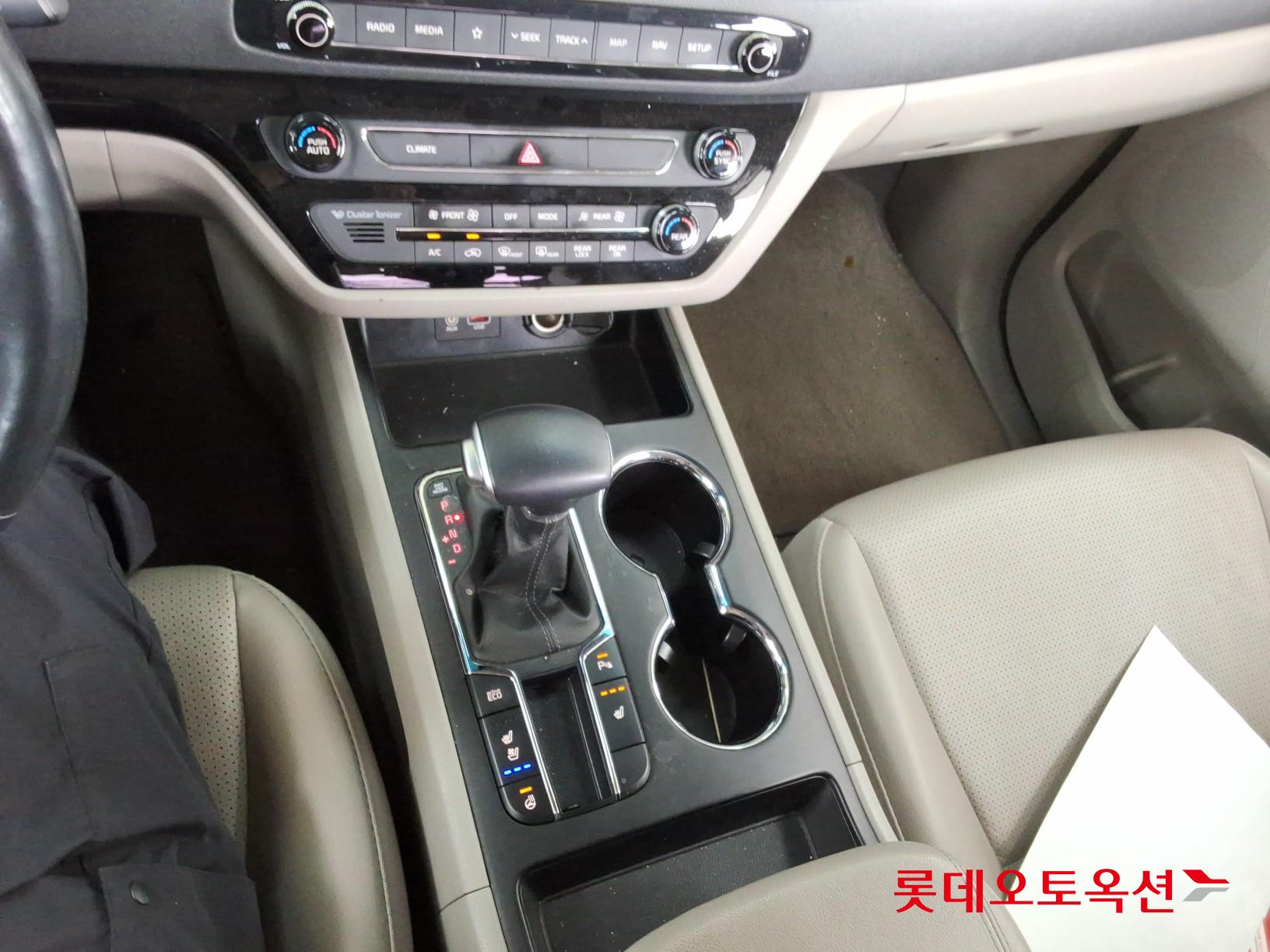 2020 - kia carnival