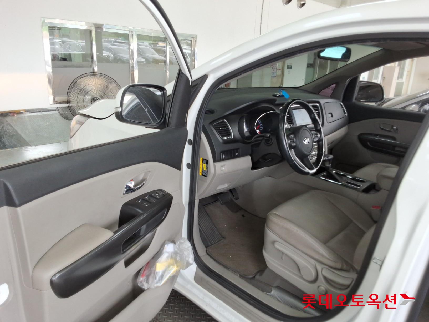 2020 - kia carnival