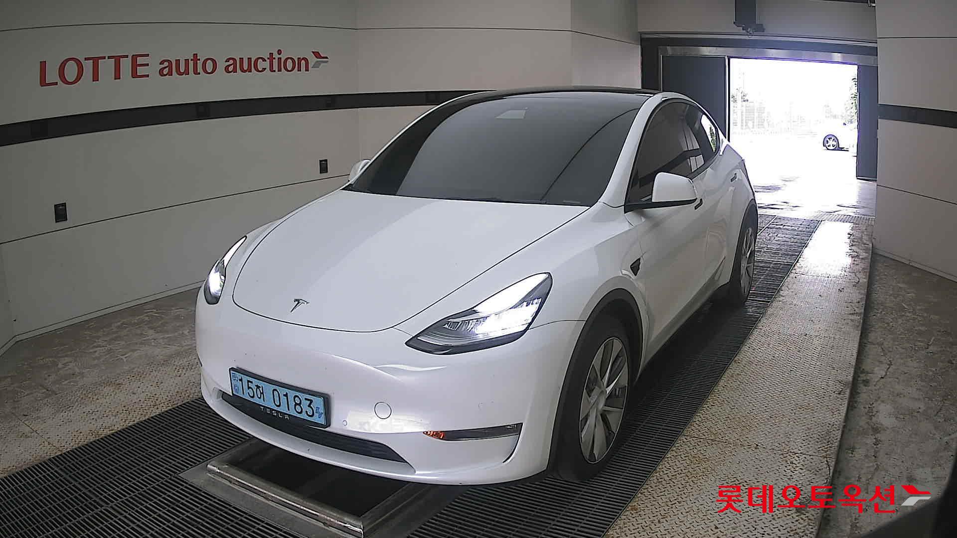 2022 - tesla model y