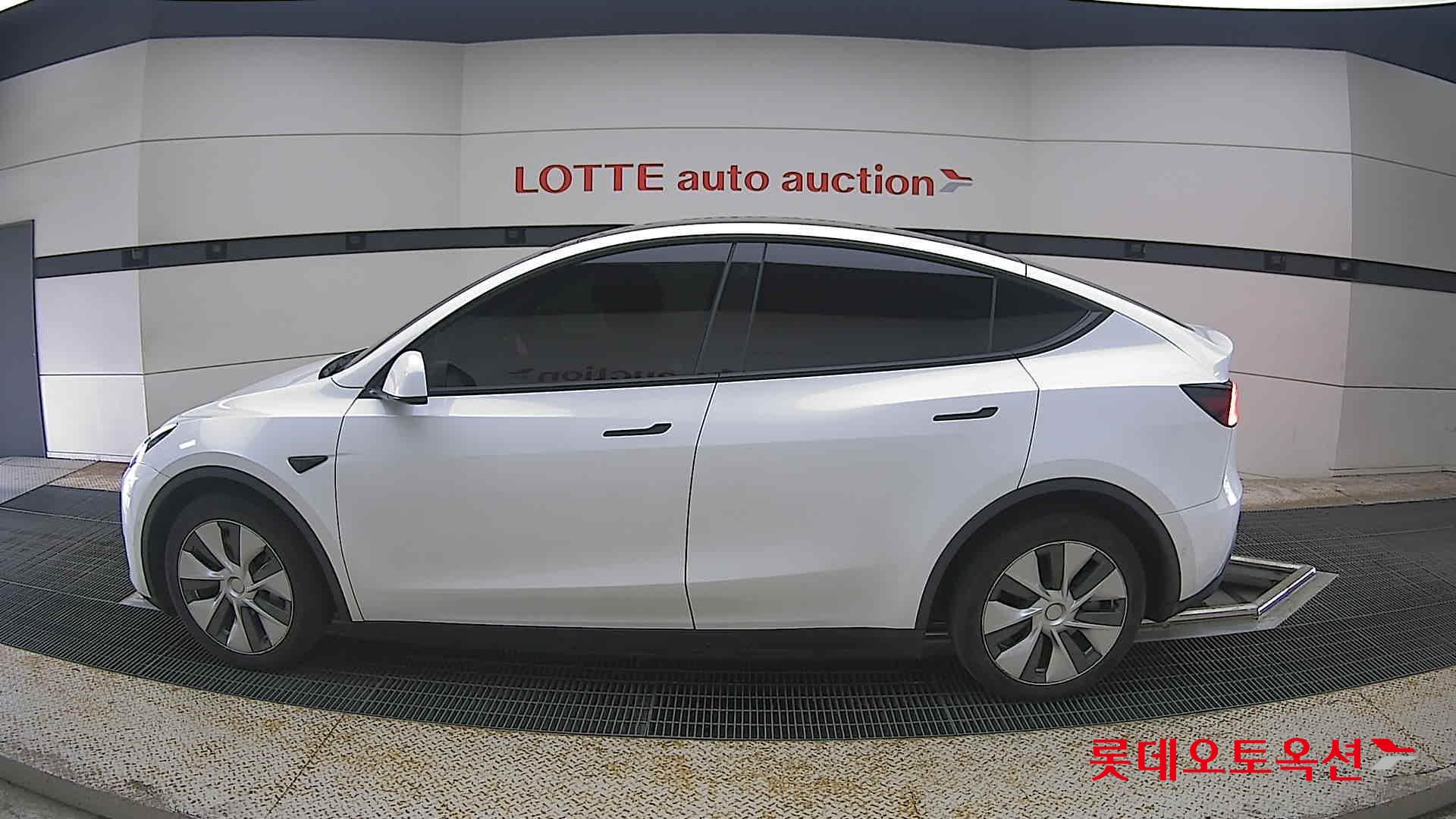 2022 - tesla model y