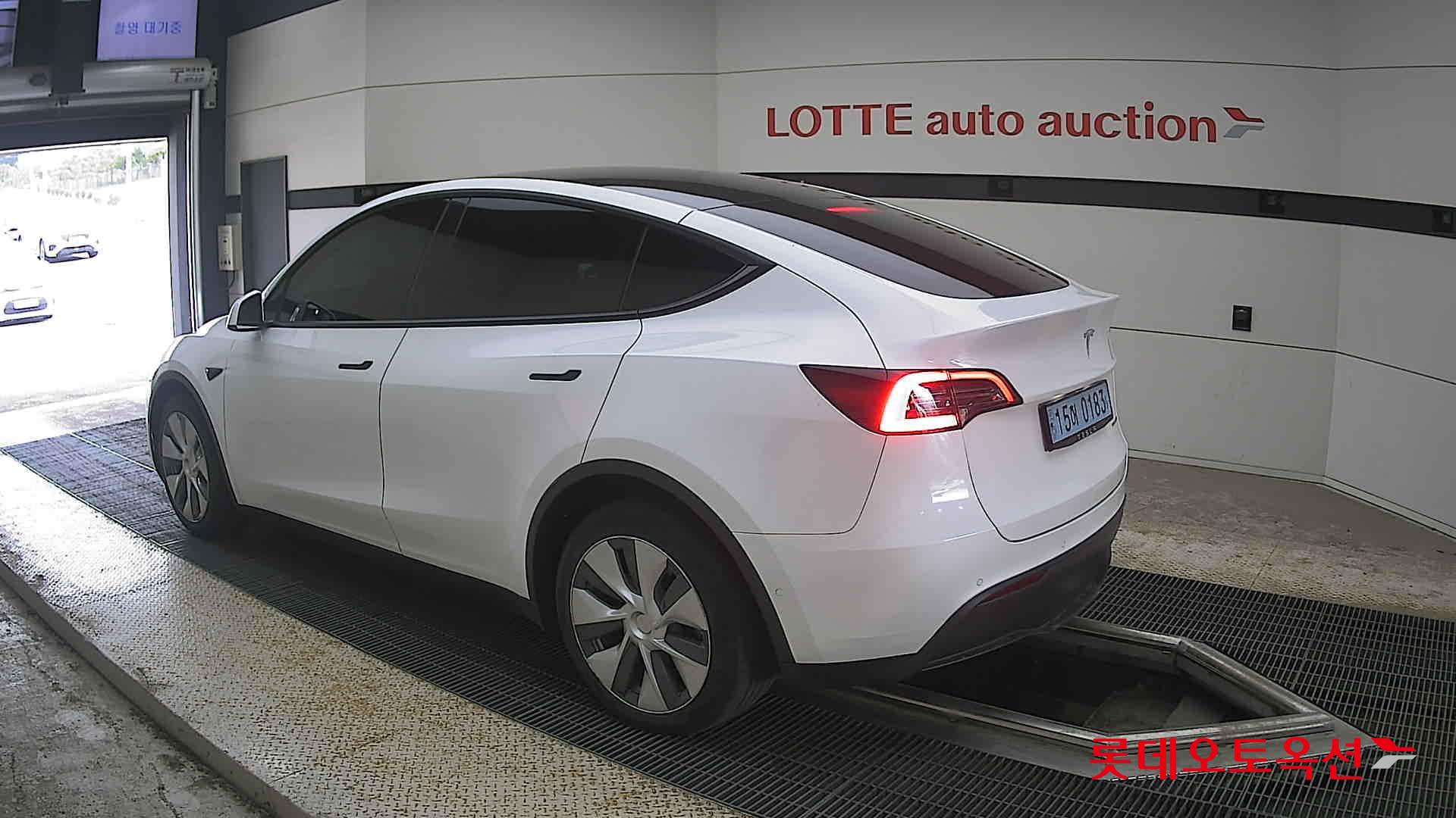 2022 - tesla model y