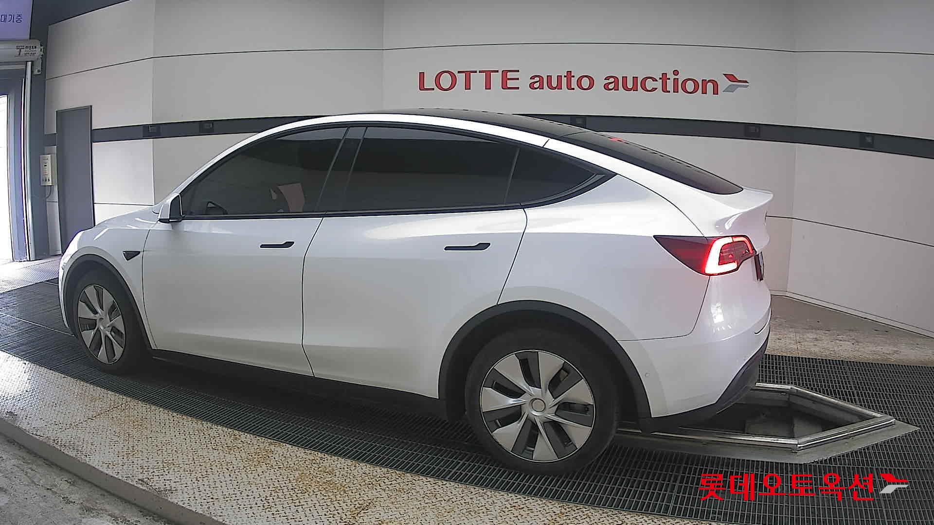 2022 - tesla model y