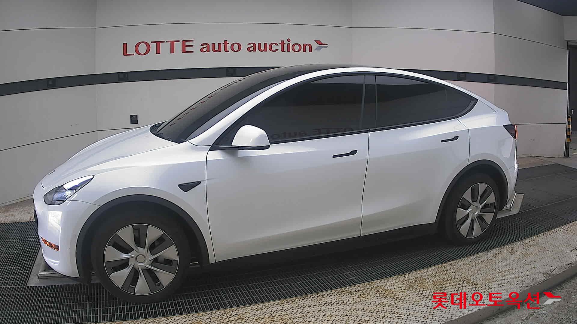 2022 - tesla model y
