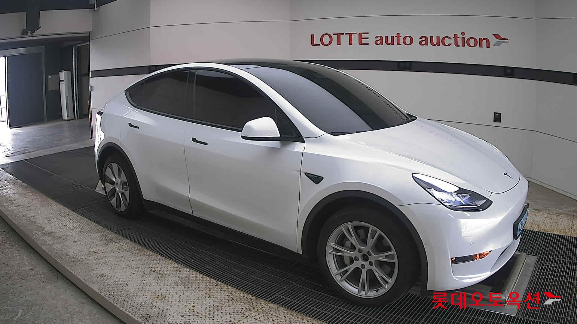 2022 - tesla model y