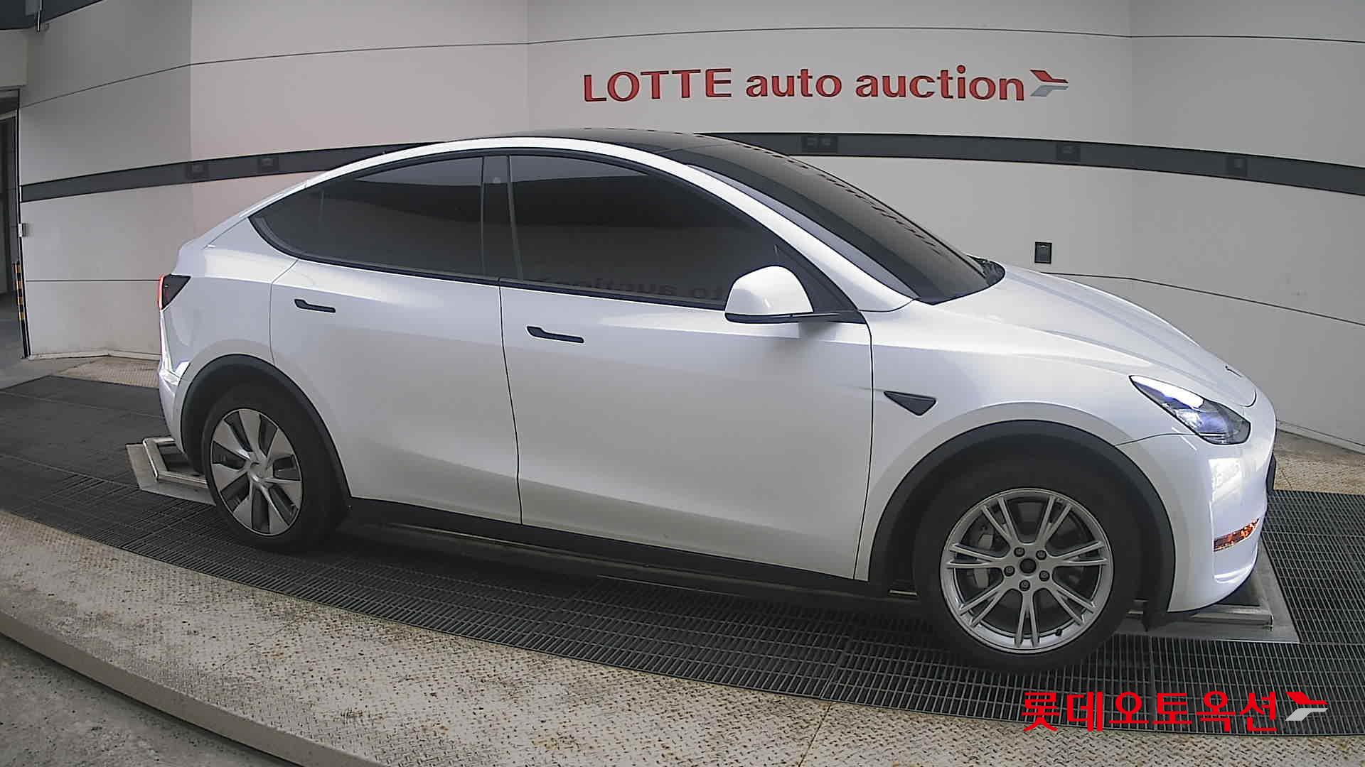 2022 - tesla model y