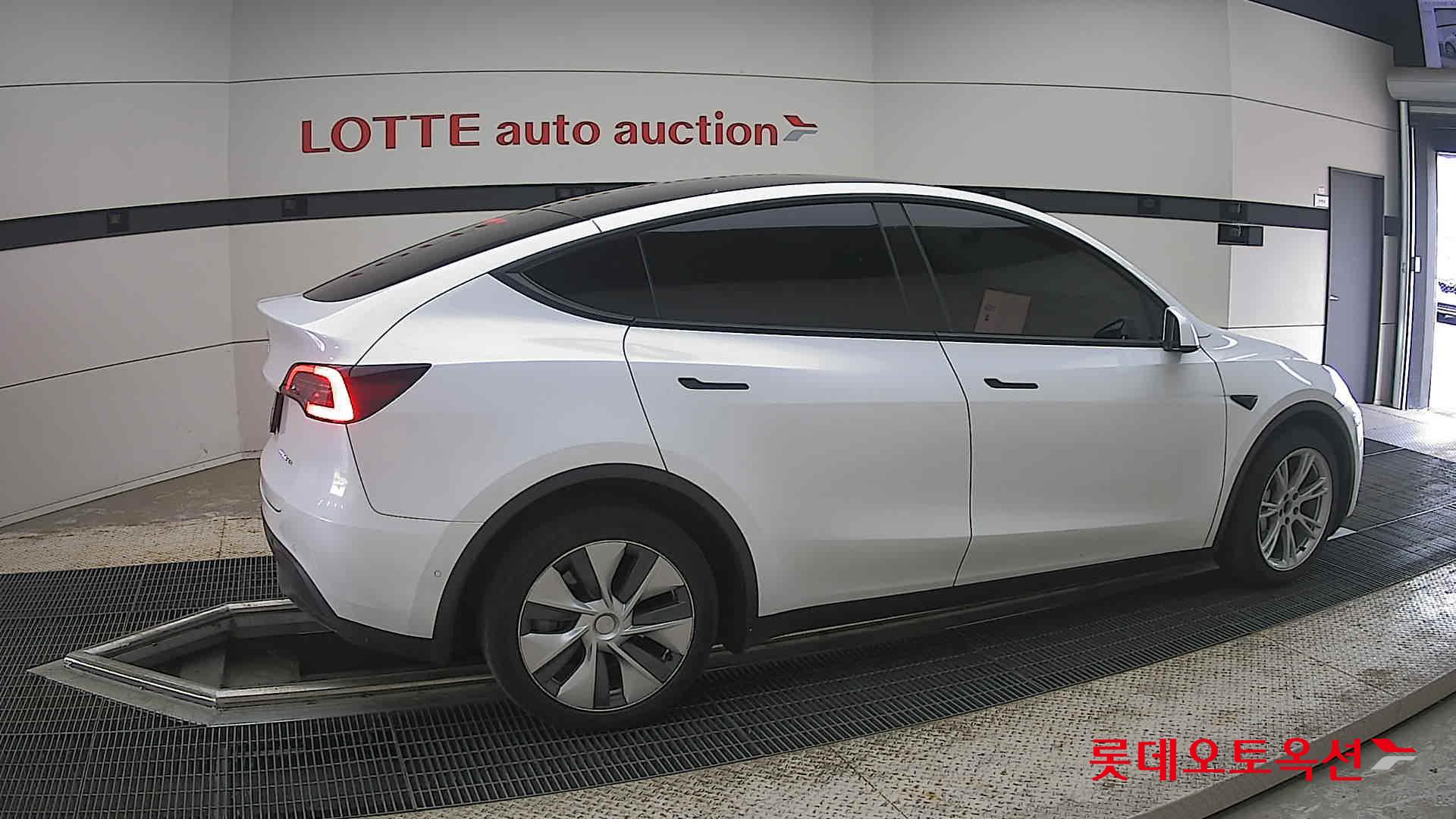 2022 - tesla model y