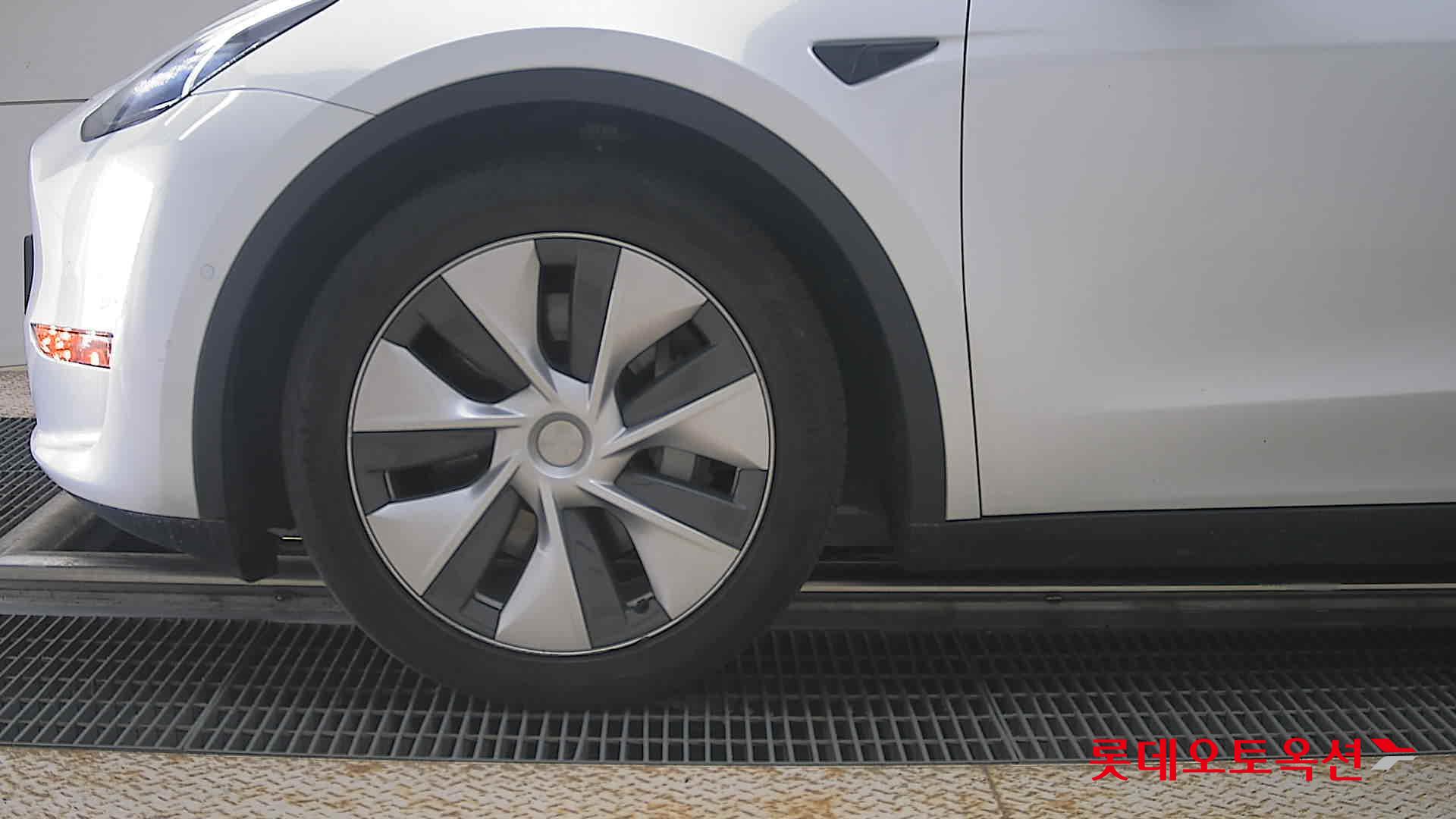 2022 - tesla model y