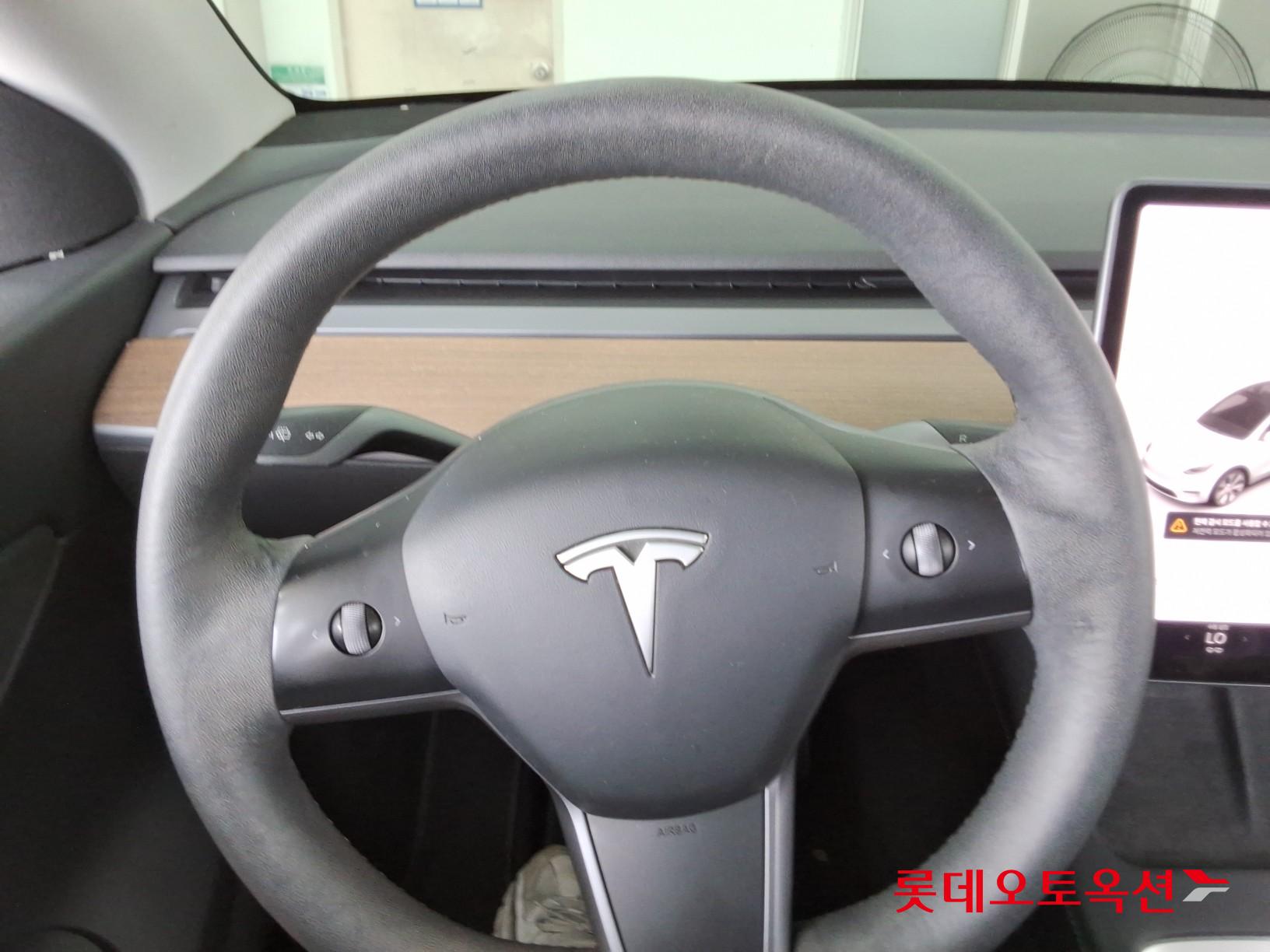 2022 - tesla model y