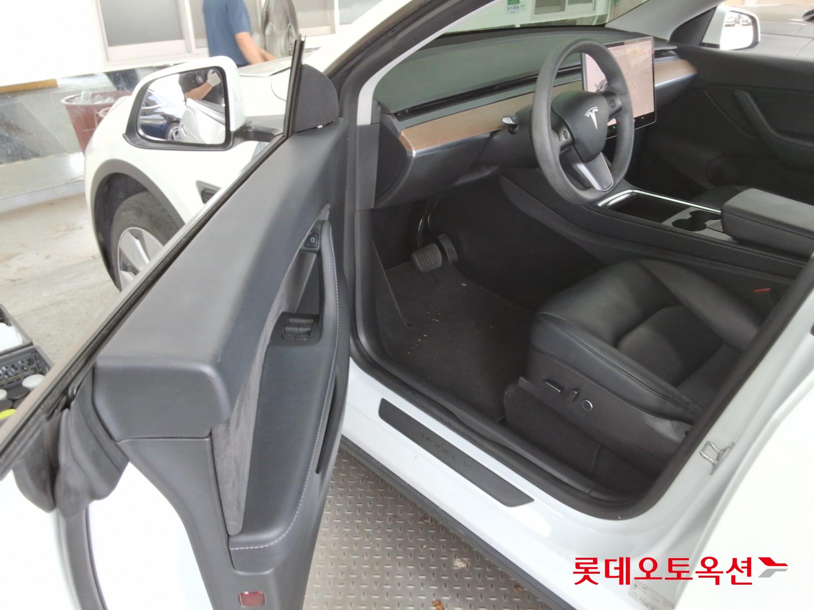 2022 - tesla model y