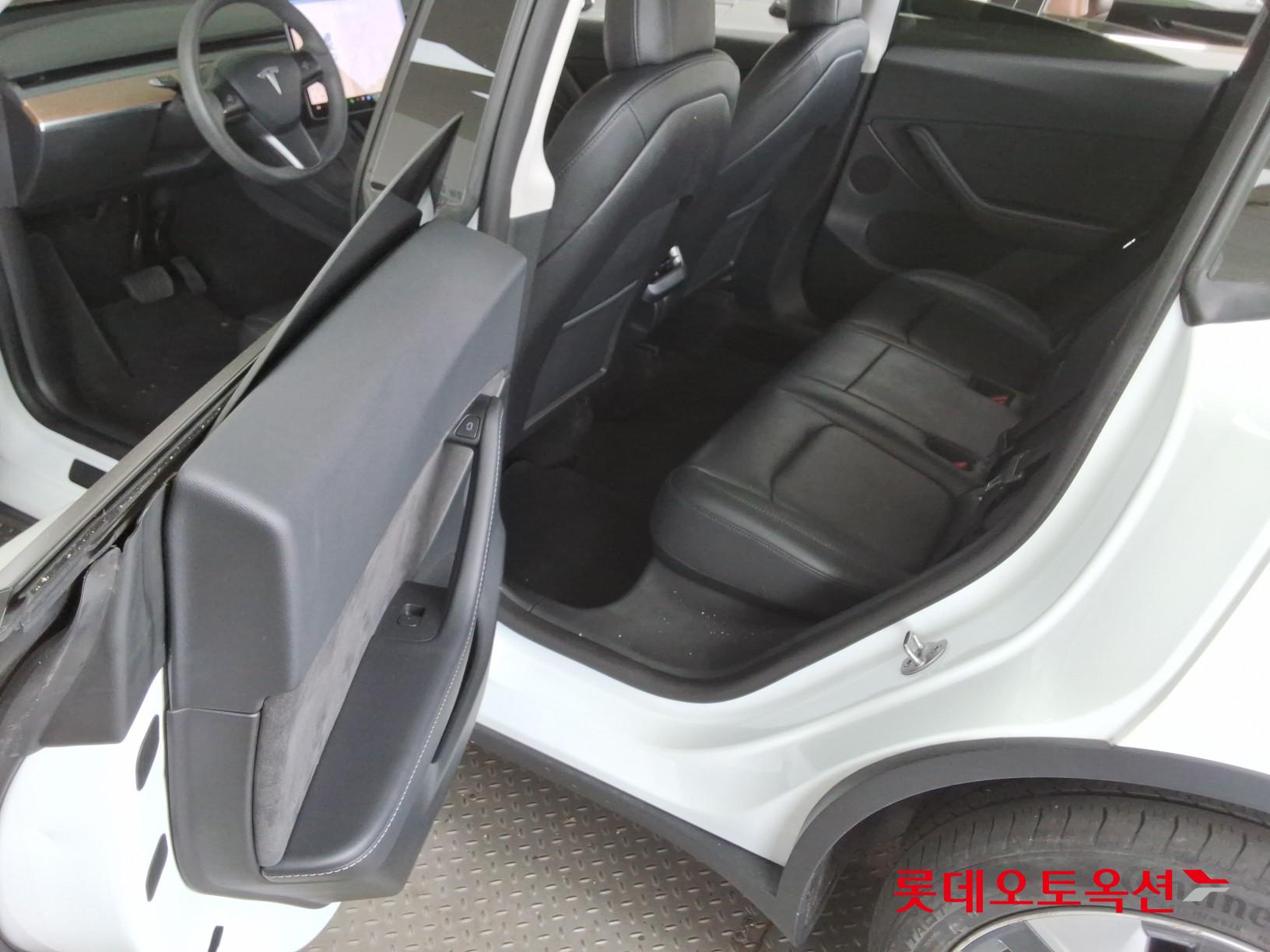 2022 - tesla model y