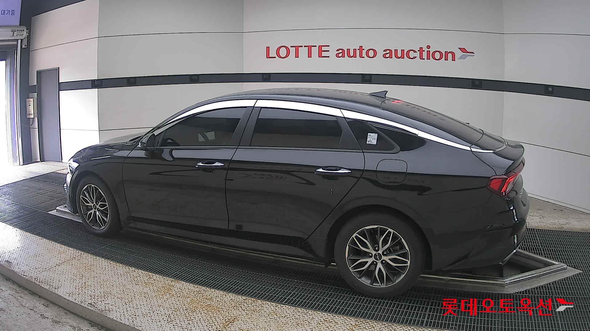 2022 - kia k5