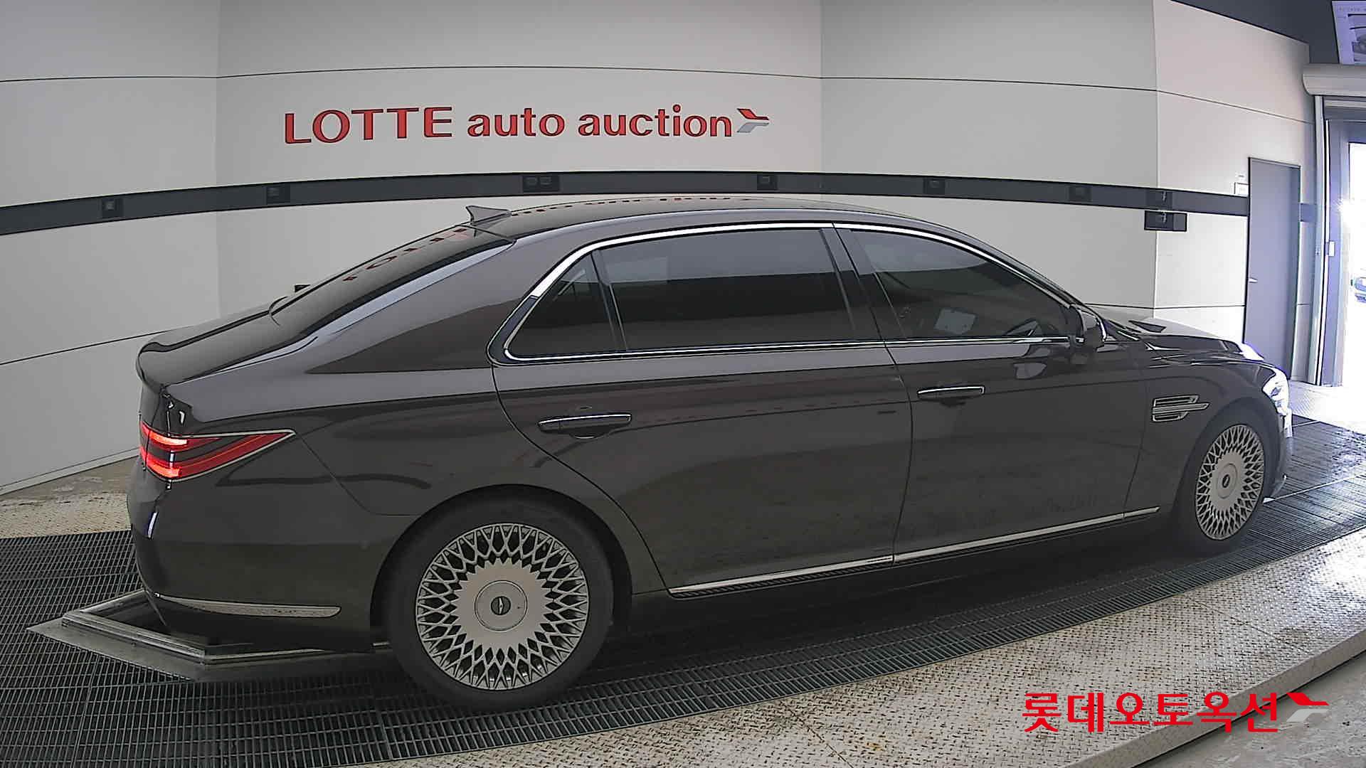 2021 - genesis g90