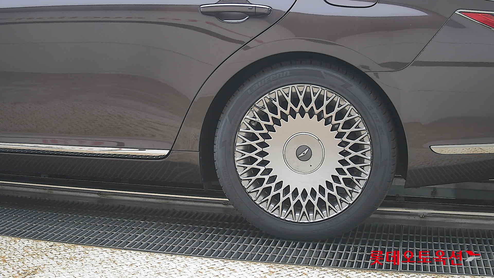 2021 - genesis g90
