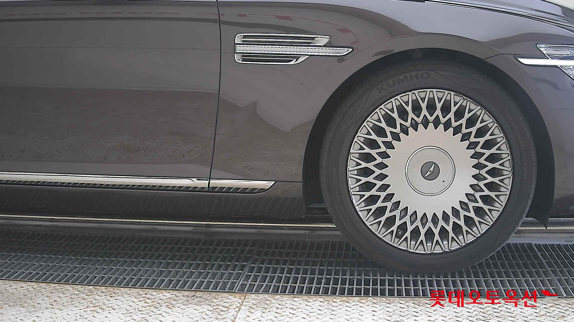 2021 - genesis g90