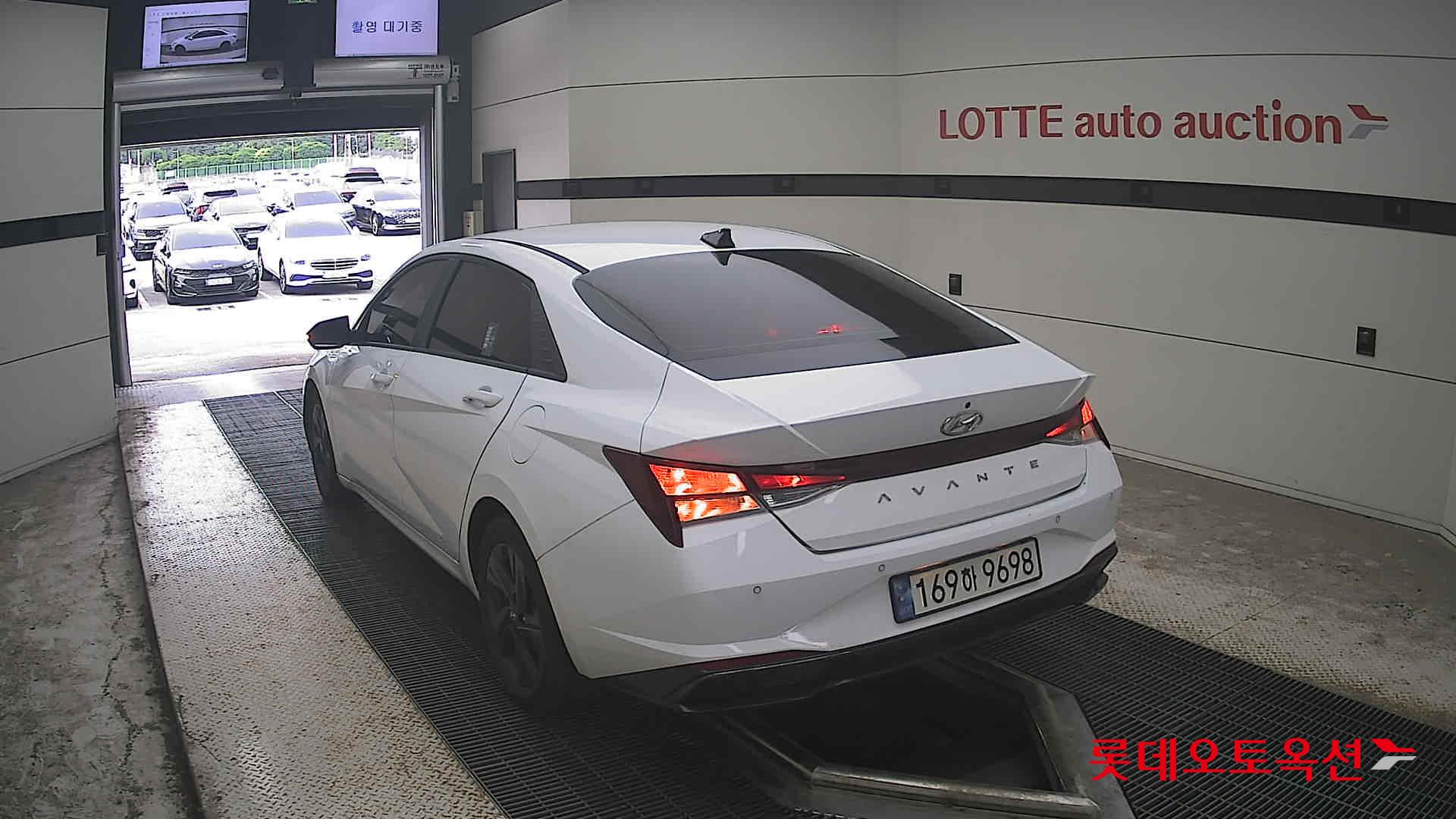 هيونداي أفانتي 2023 MODERN