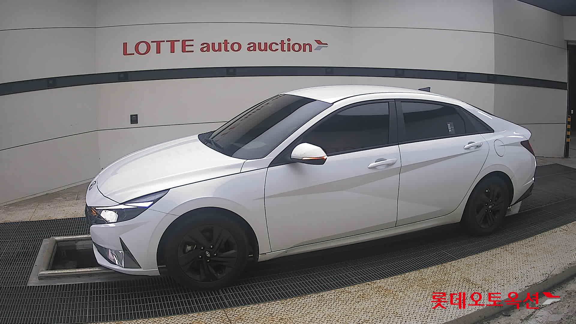 هيونداي أفانتي 2023 MODERN