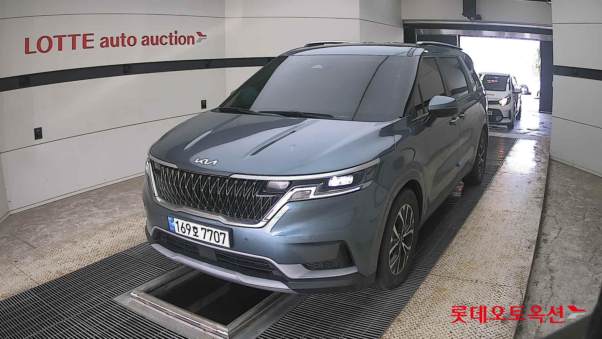 2023 - kia carnival