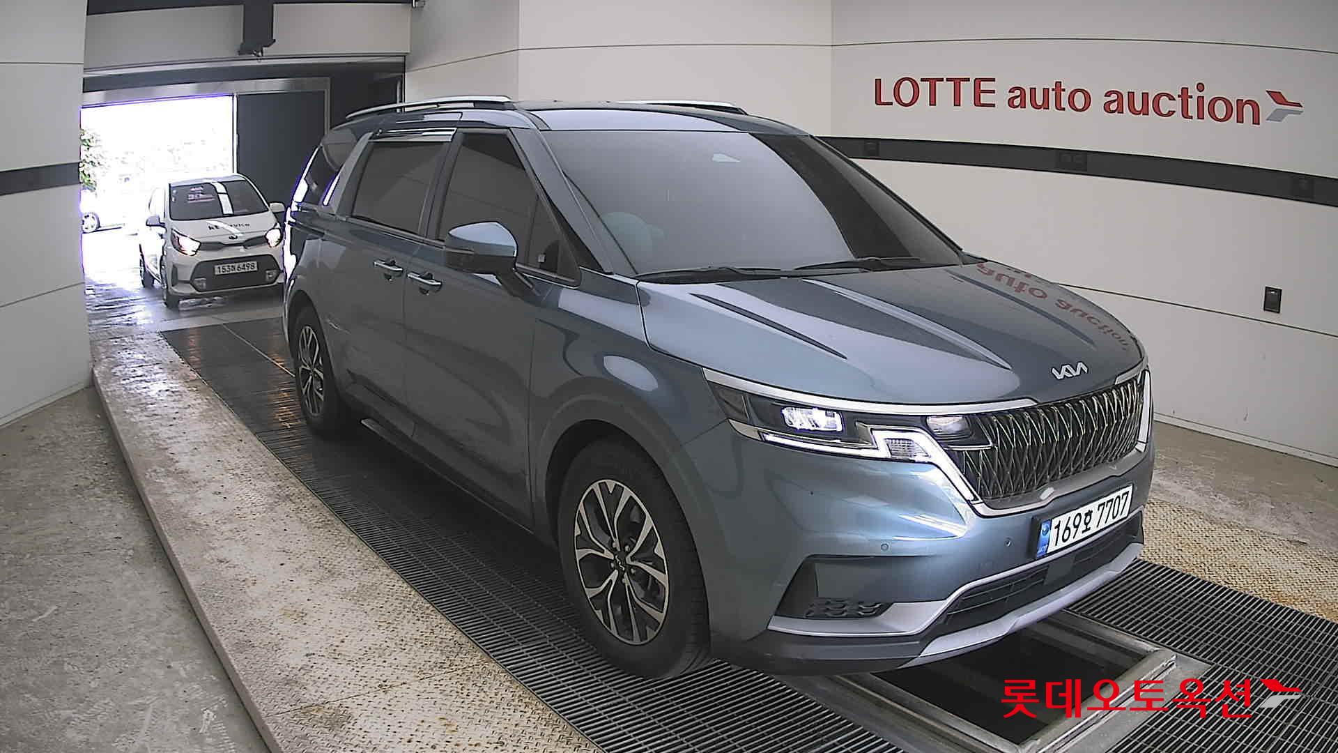 2023 - kia carnival