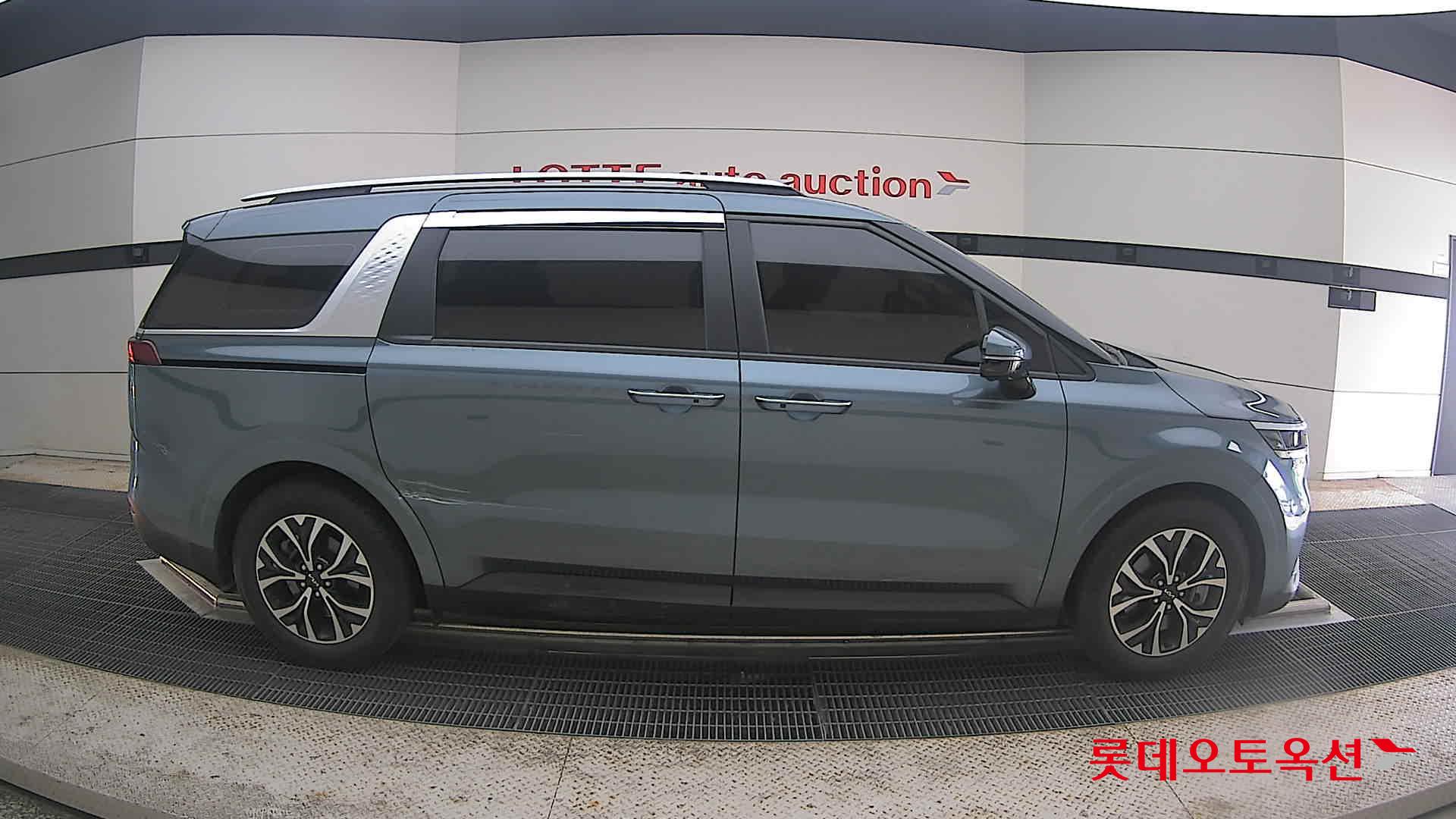2023 - kia carnival