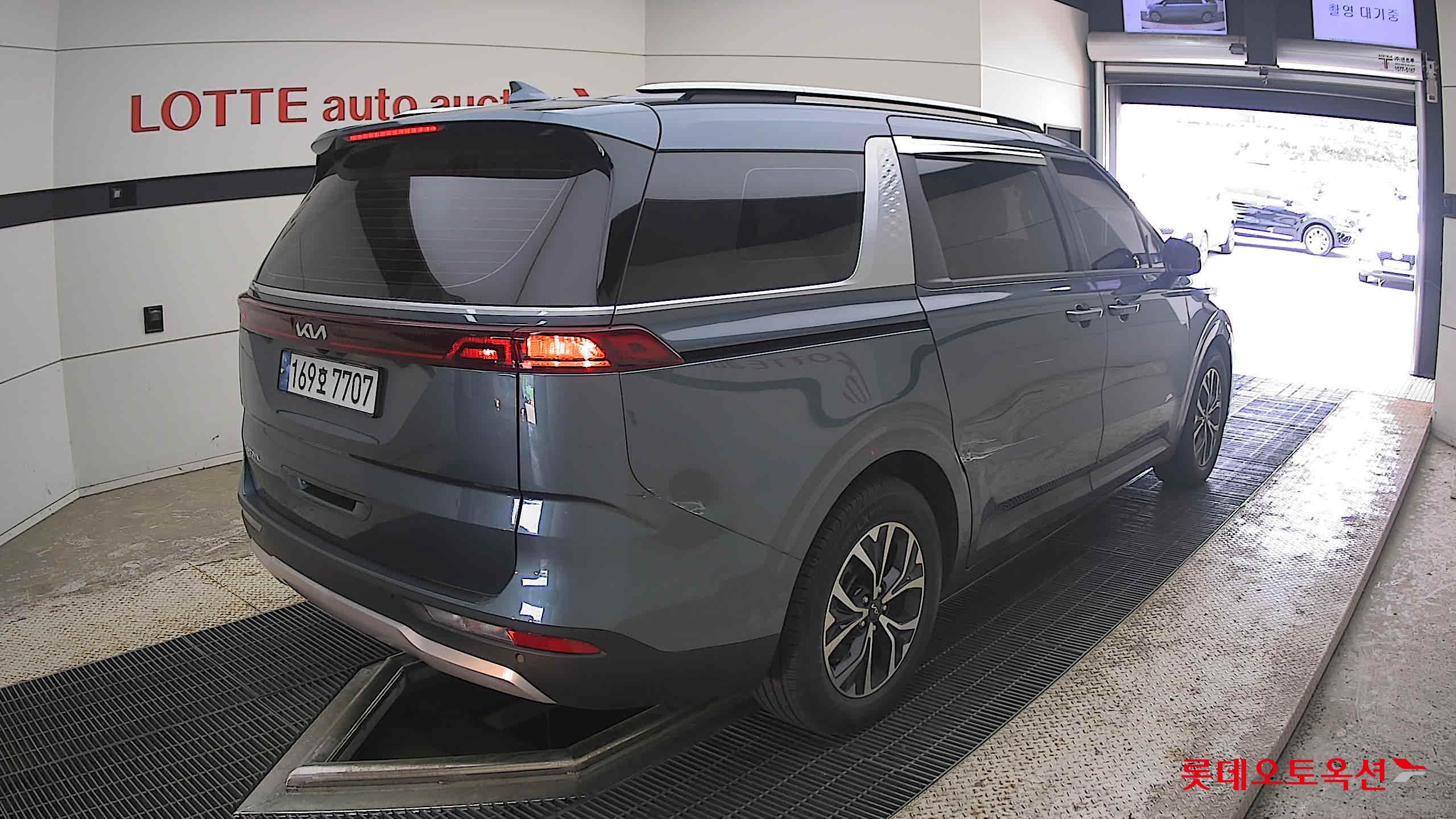 2023 - kia carnival