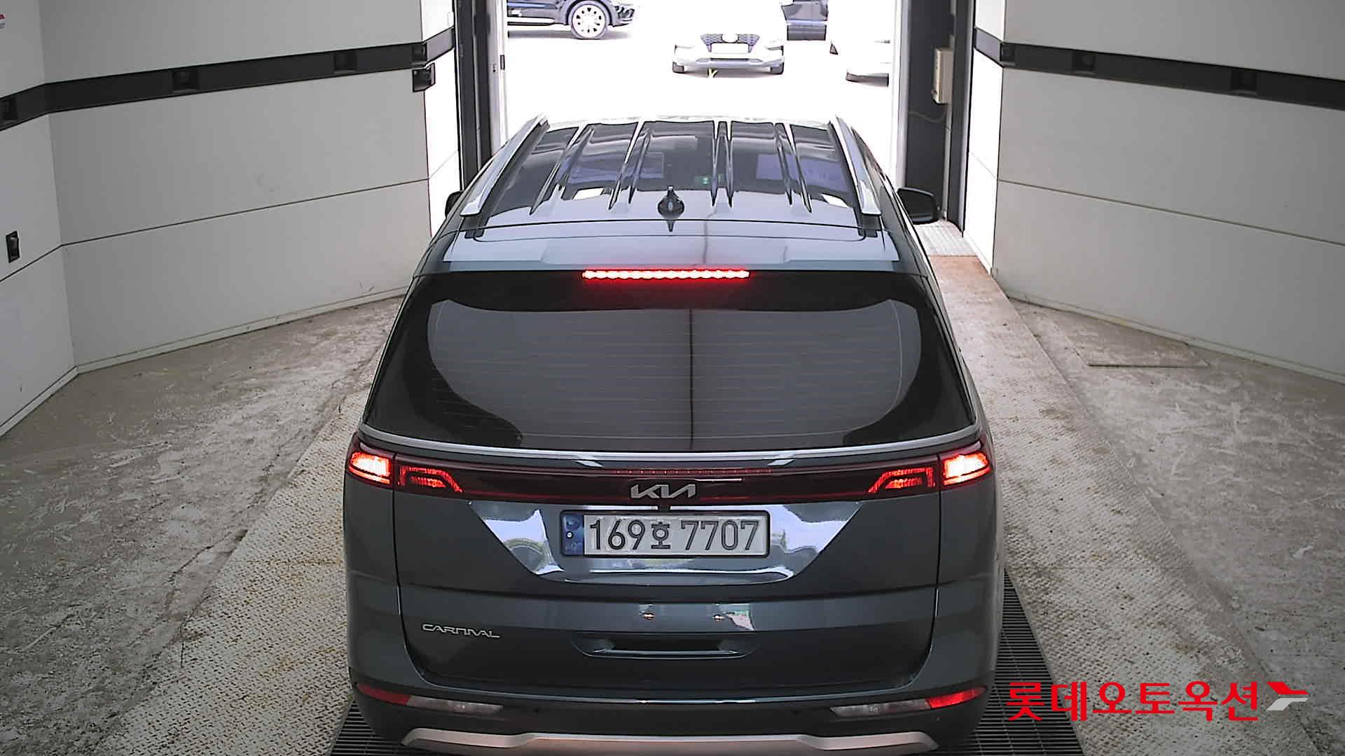 2023 - kia carnival