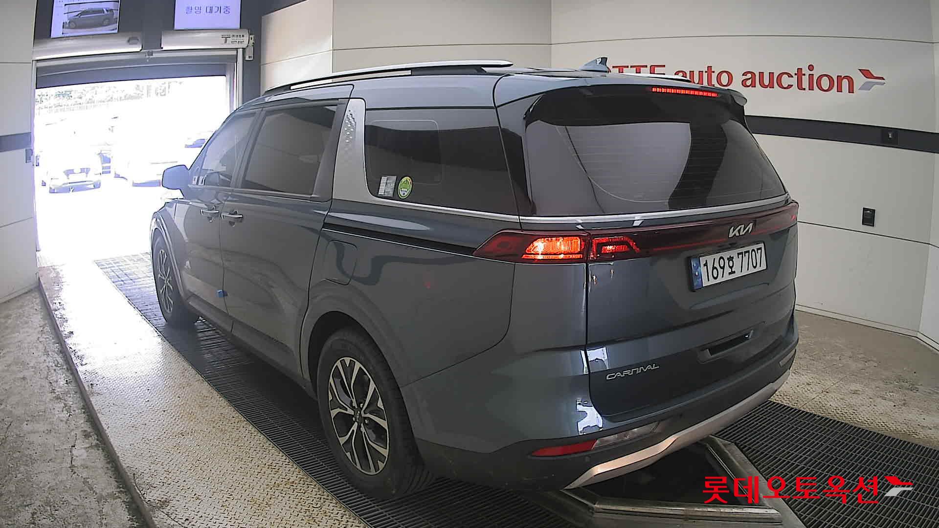 2023 - kia carnival