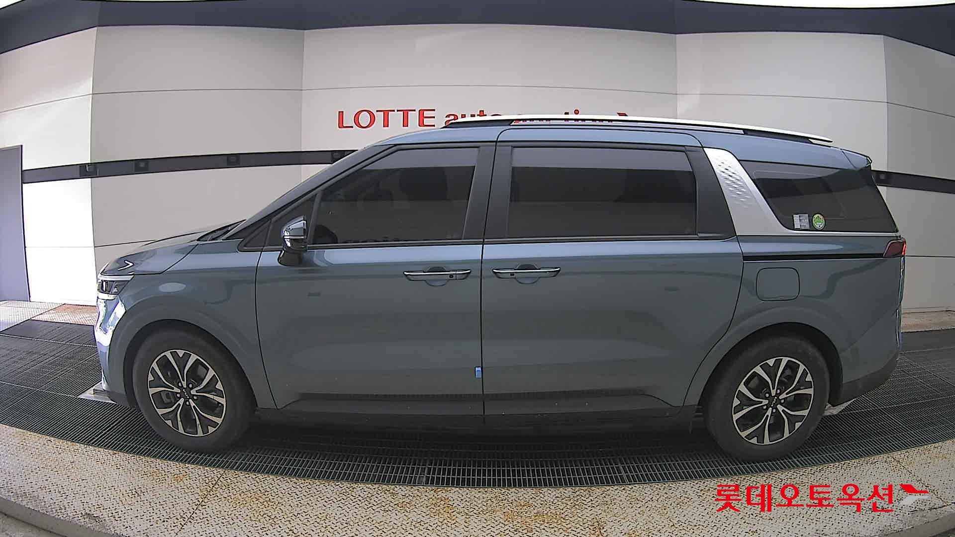 2023 - kia carnival