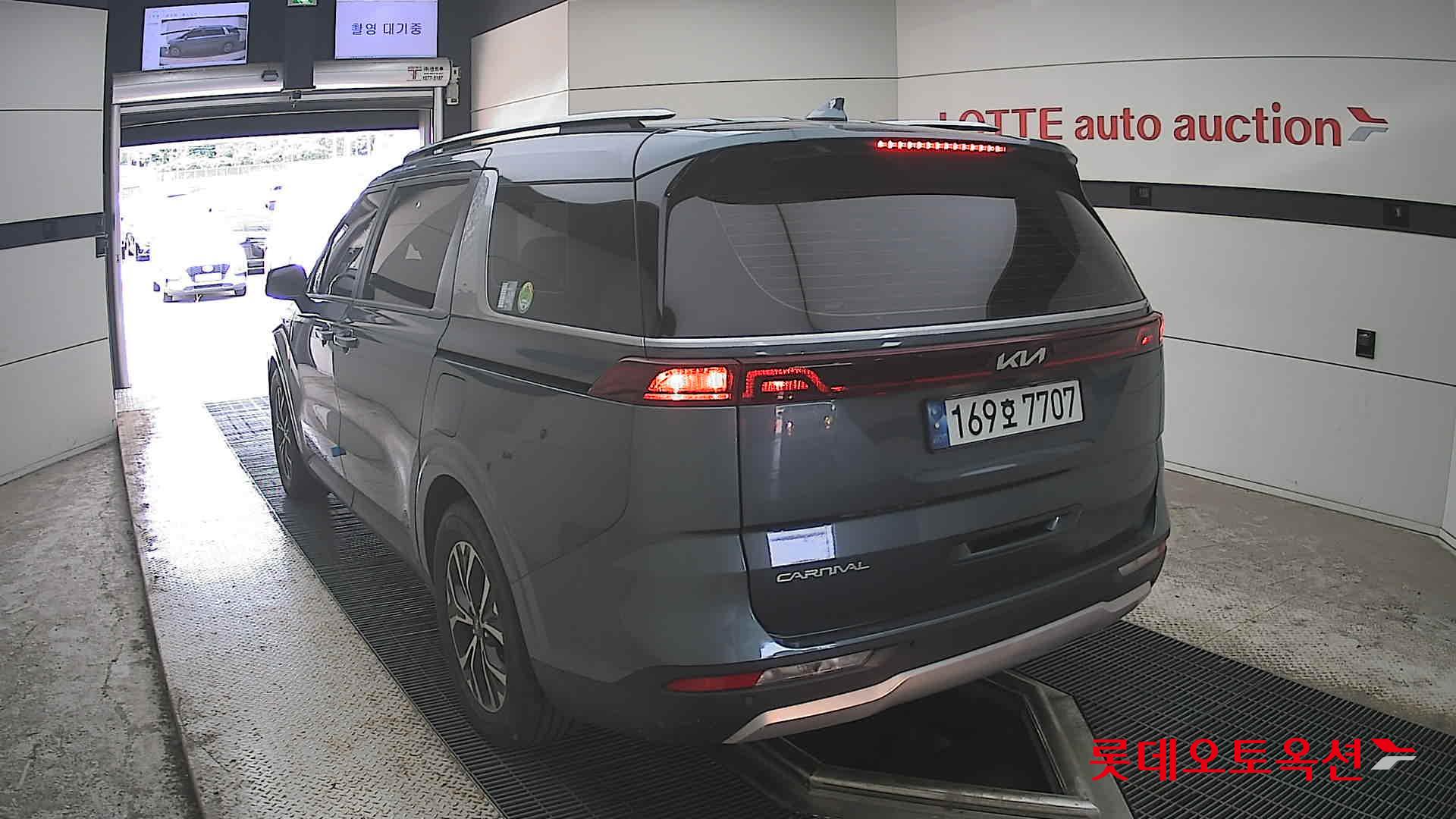 2023 - kia carnival