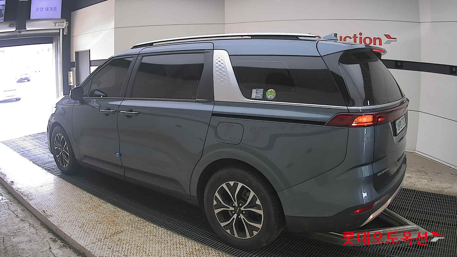 2023 - kia carnival