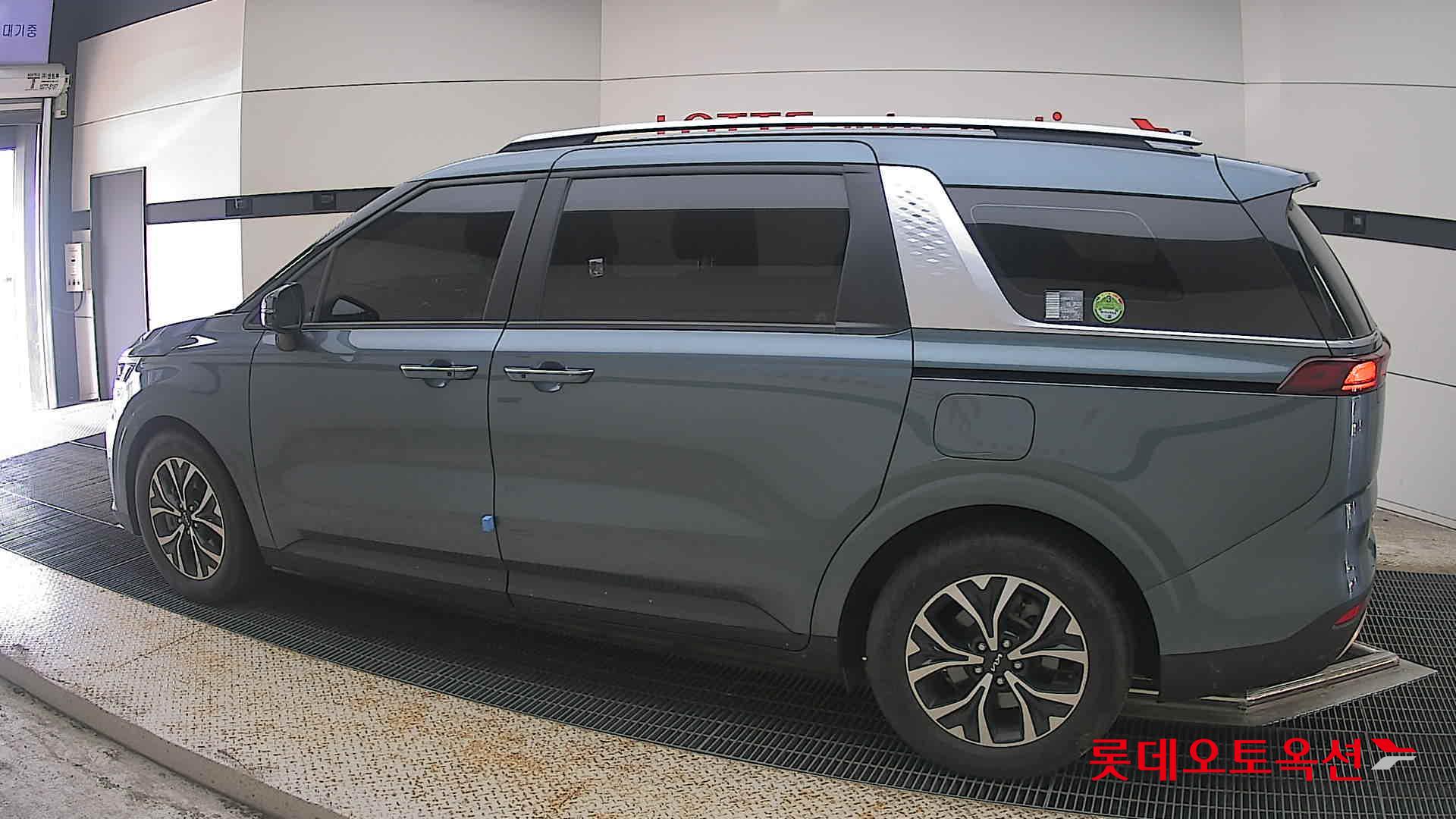 2023 - kia carnival