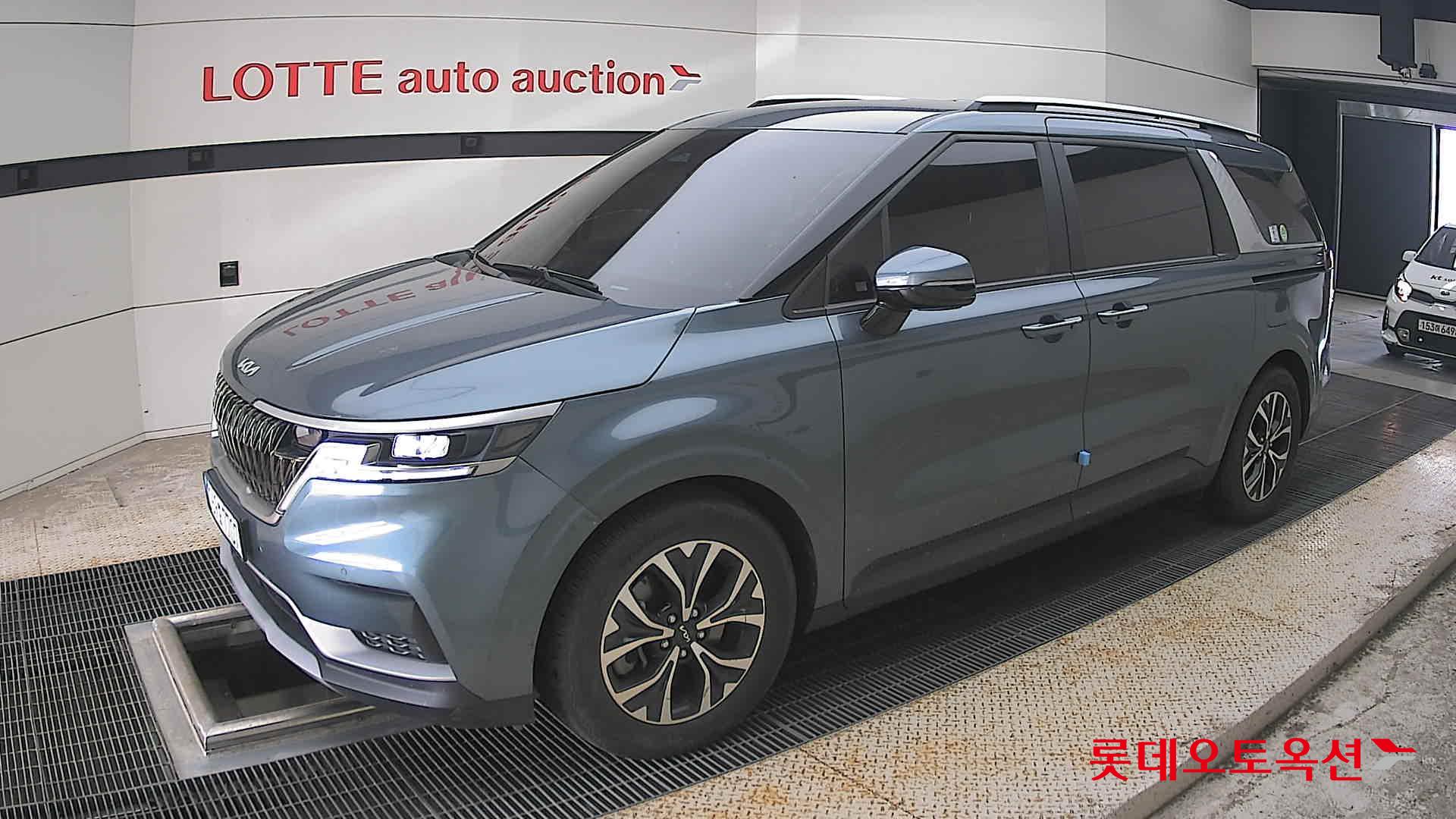 2023 - kia carnival