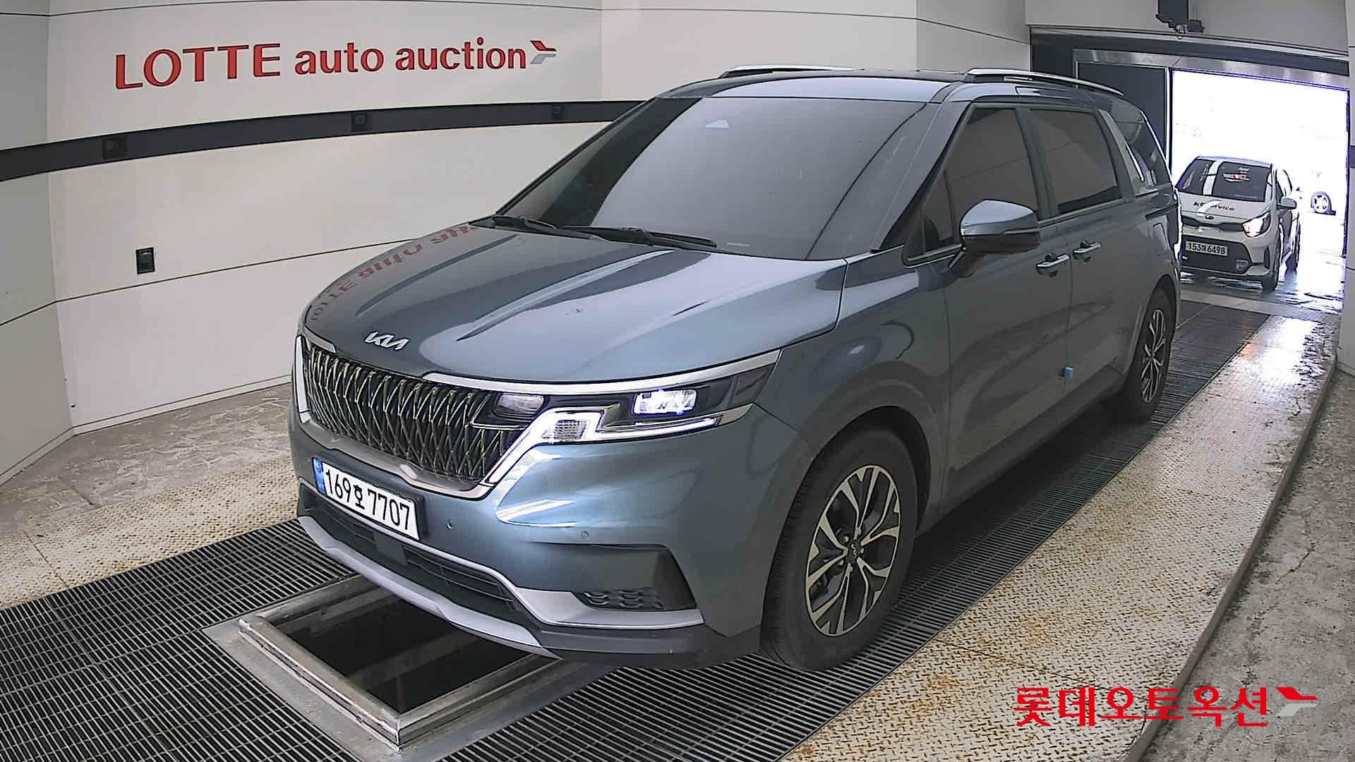 2023 - kia carnival