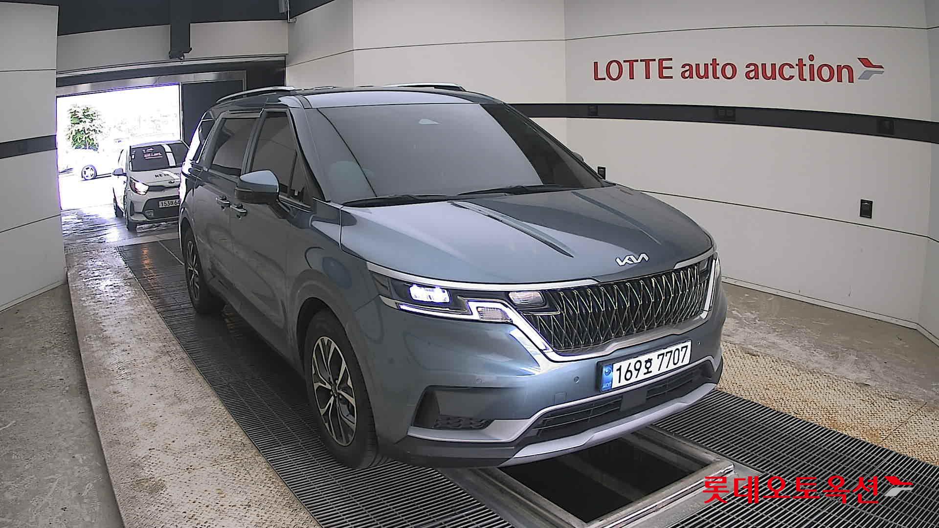 2023 - kia carnival