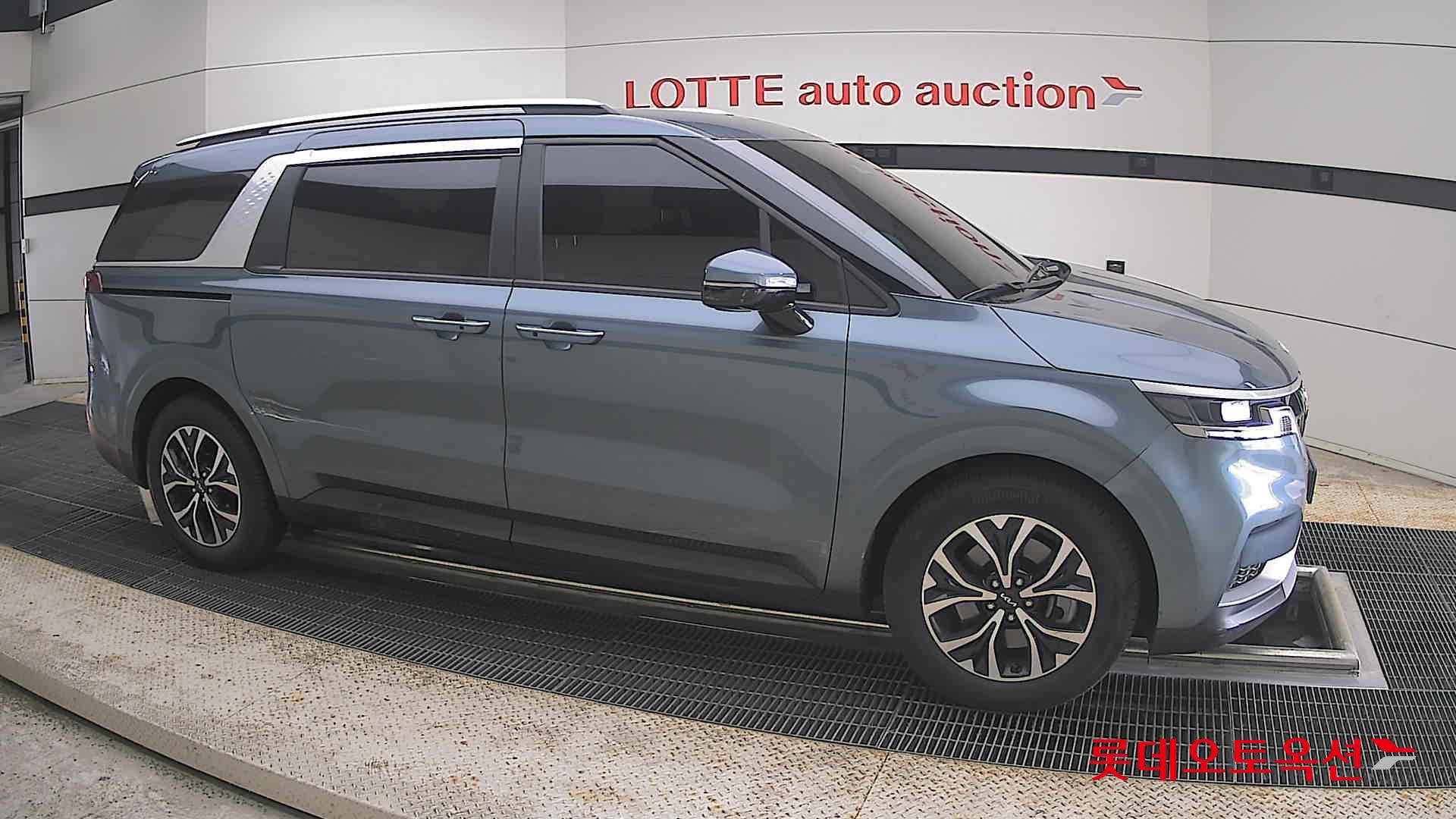2023 - kia carnival