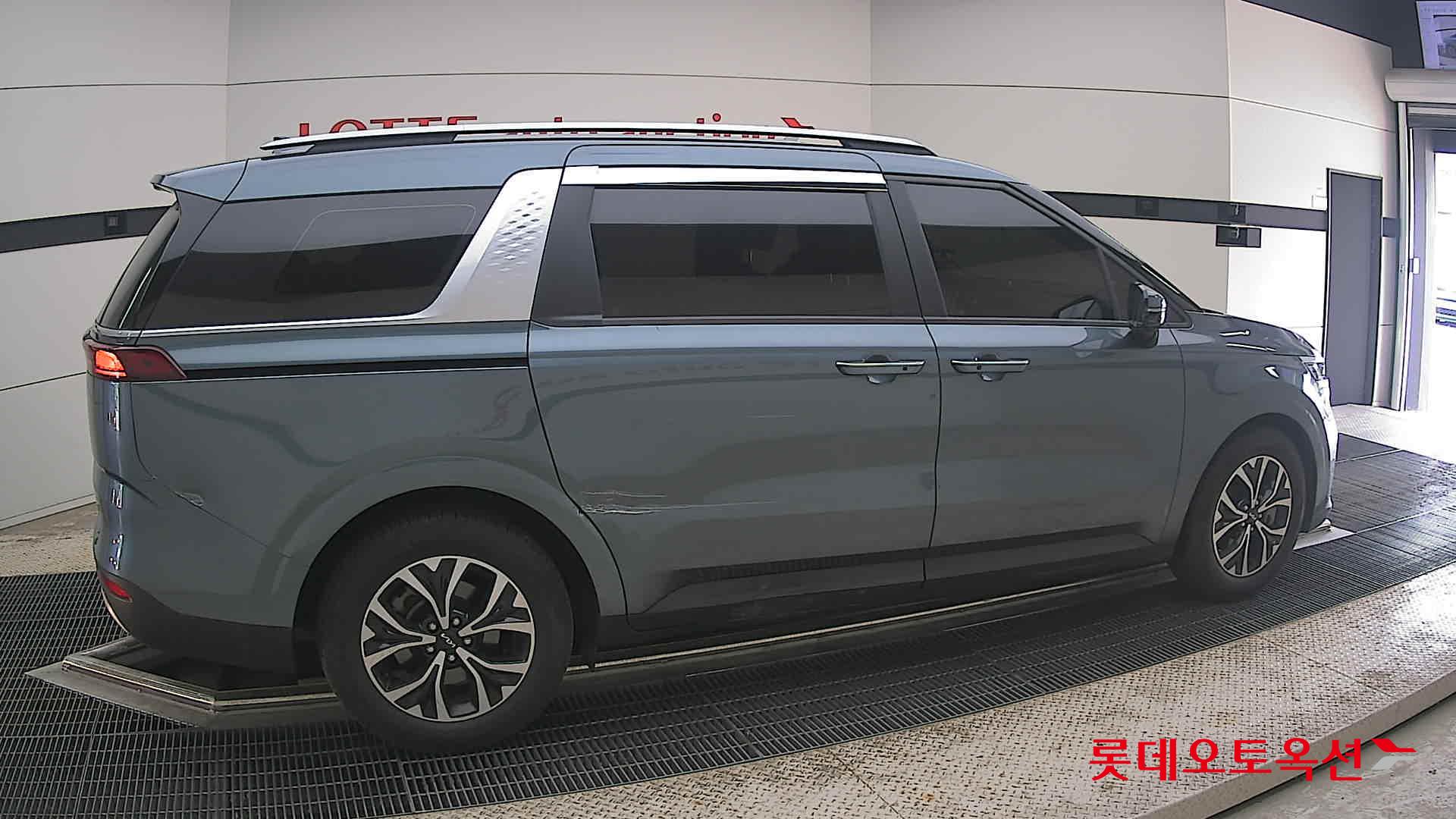 2023 - kia carnival