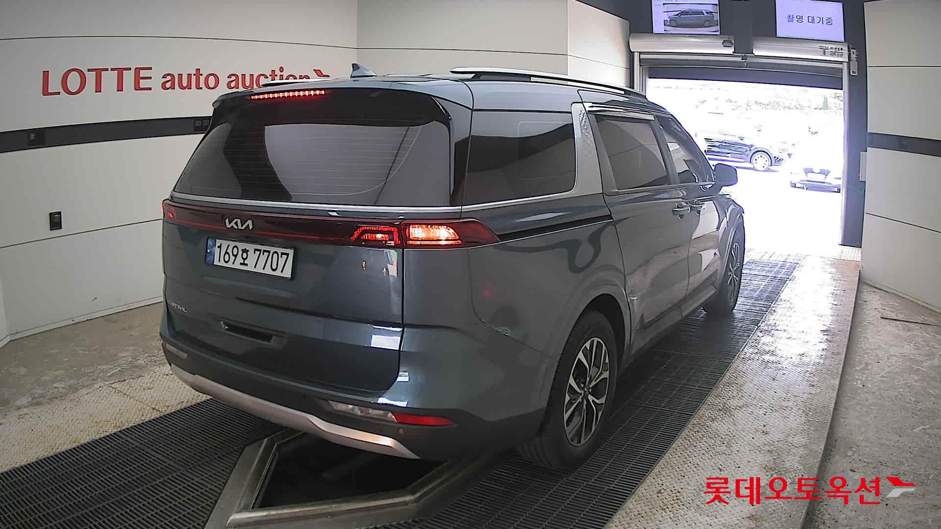 2023 - kia carnival