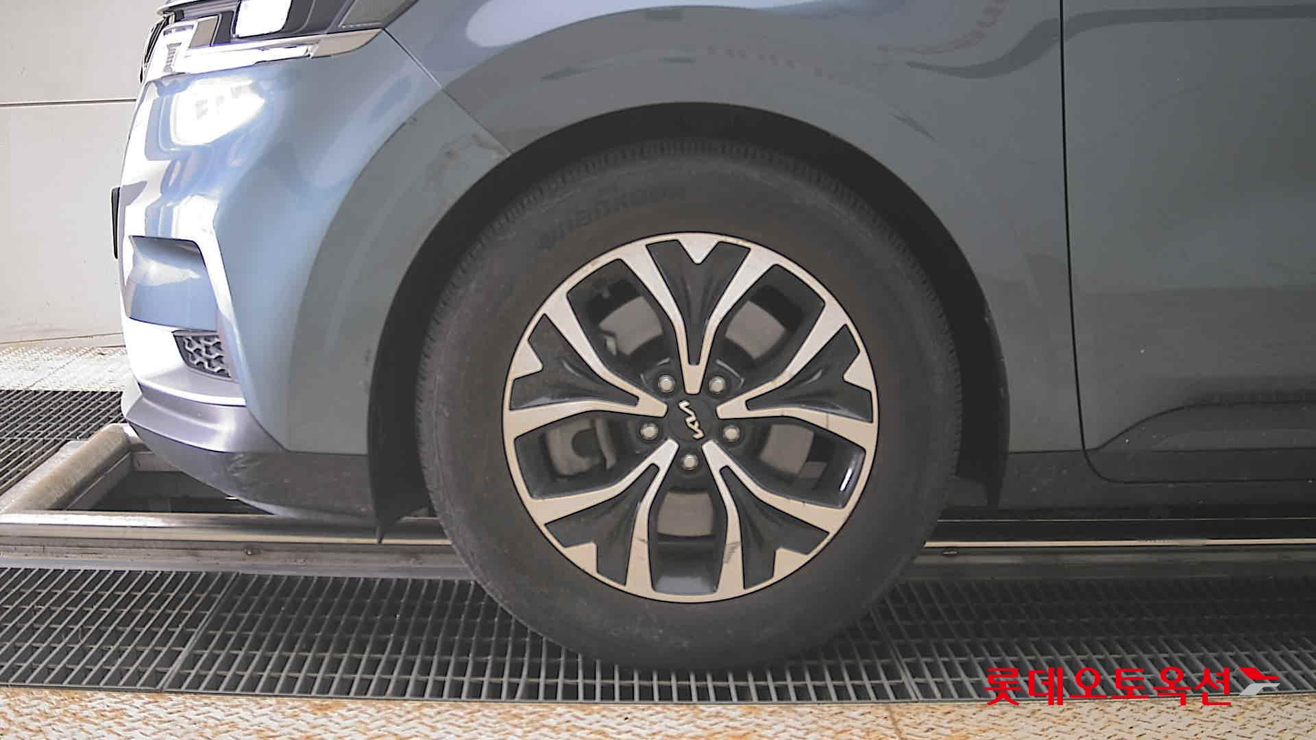 2023 - kia carnival