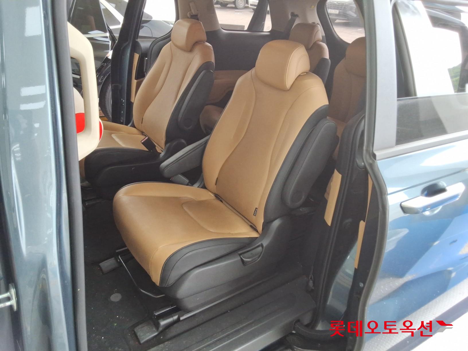 2023 - kia carnival