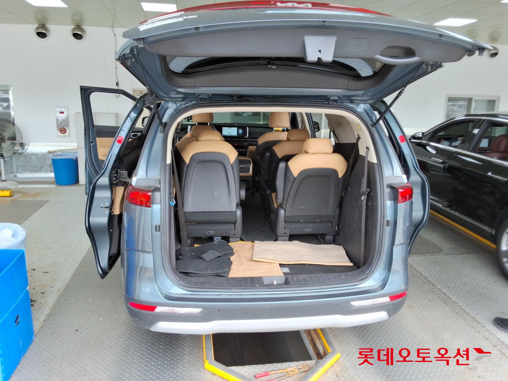 2023 - kia carnival