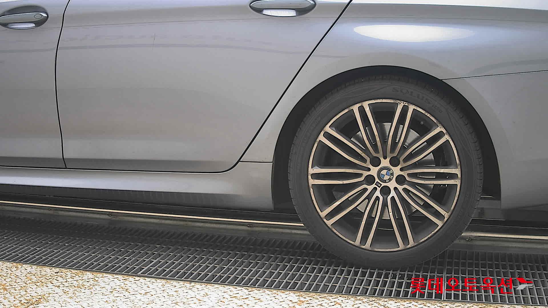 2020 - bmw 530i