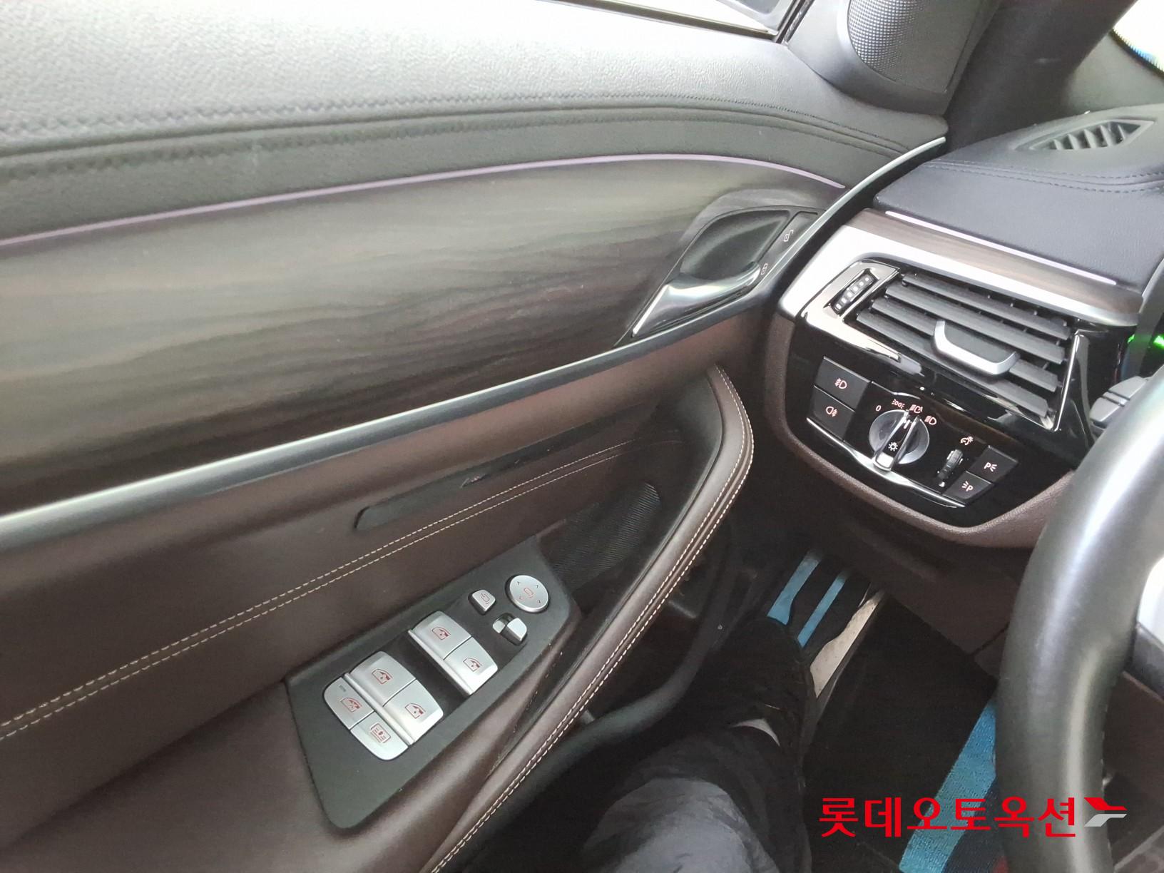 2020 - bmw 530i