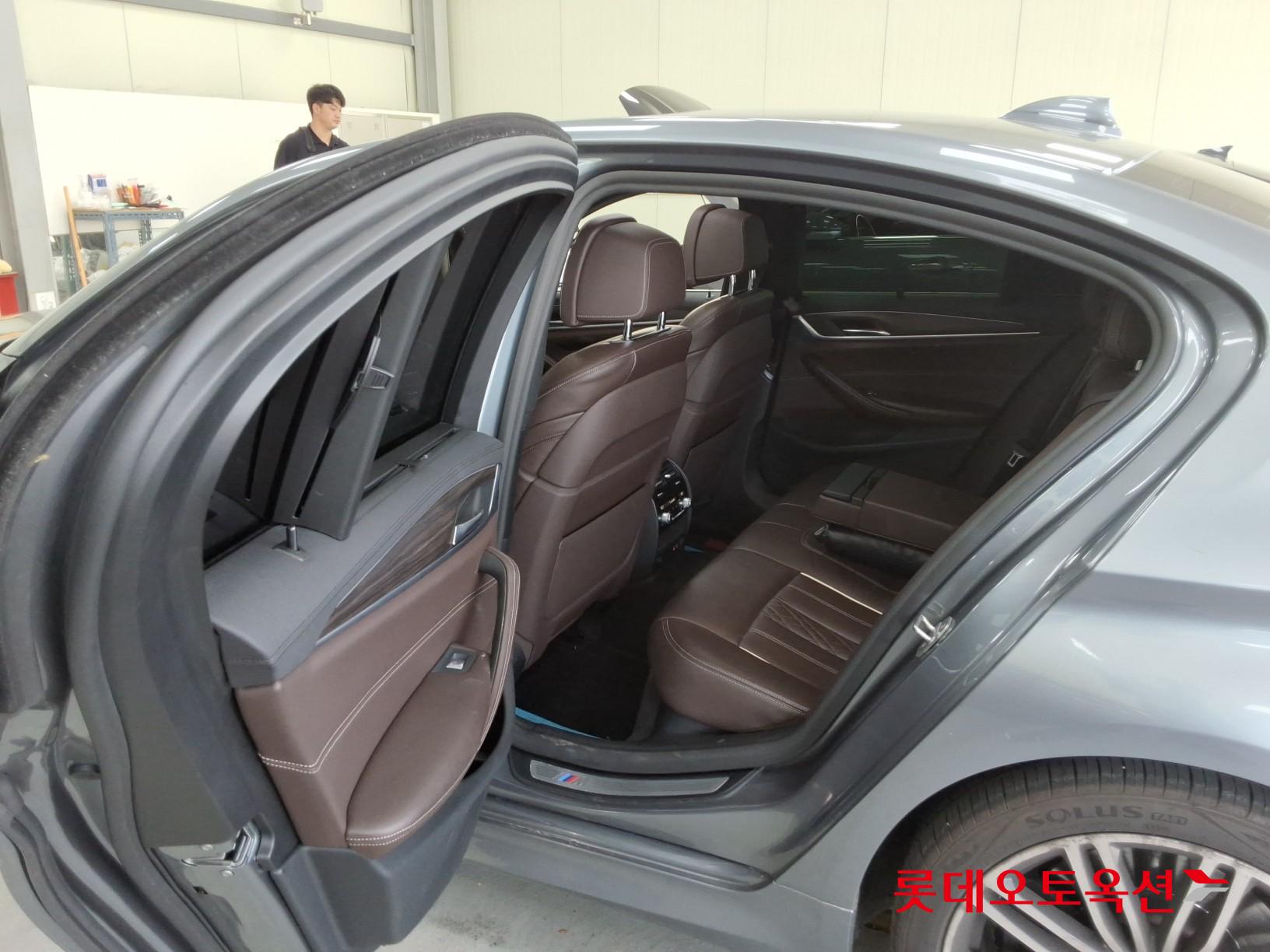 2020 - bmw 530i
