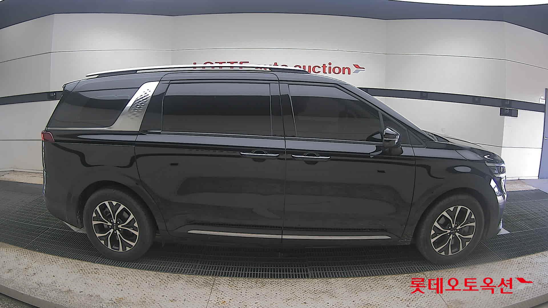 2023 - kia carnival