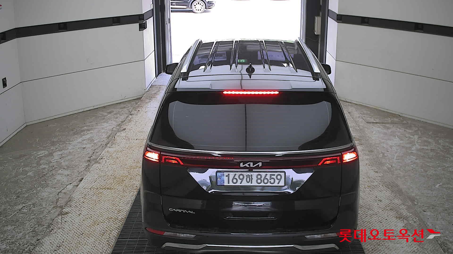 2023 - kia carnival