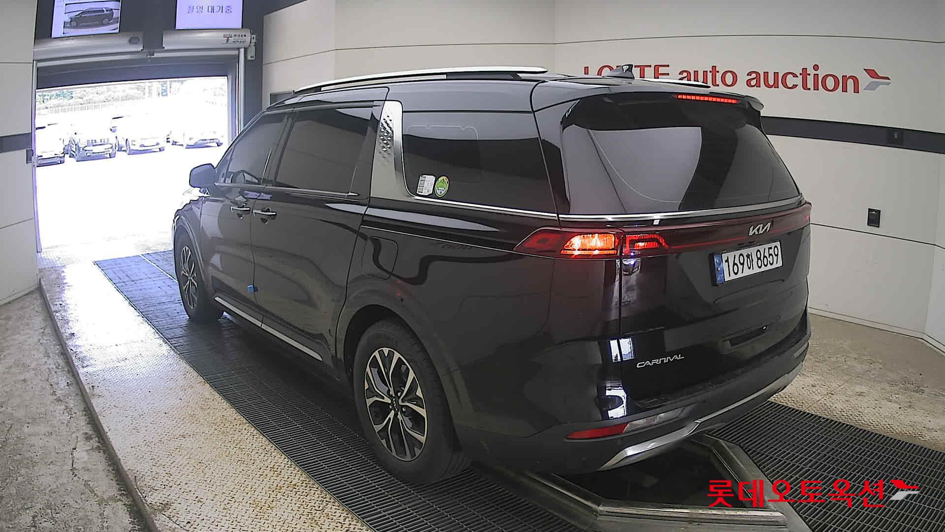 2023 - kia carnival